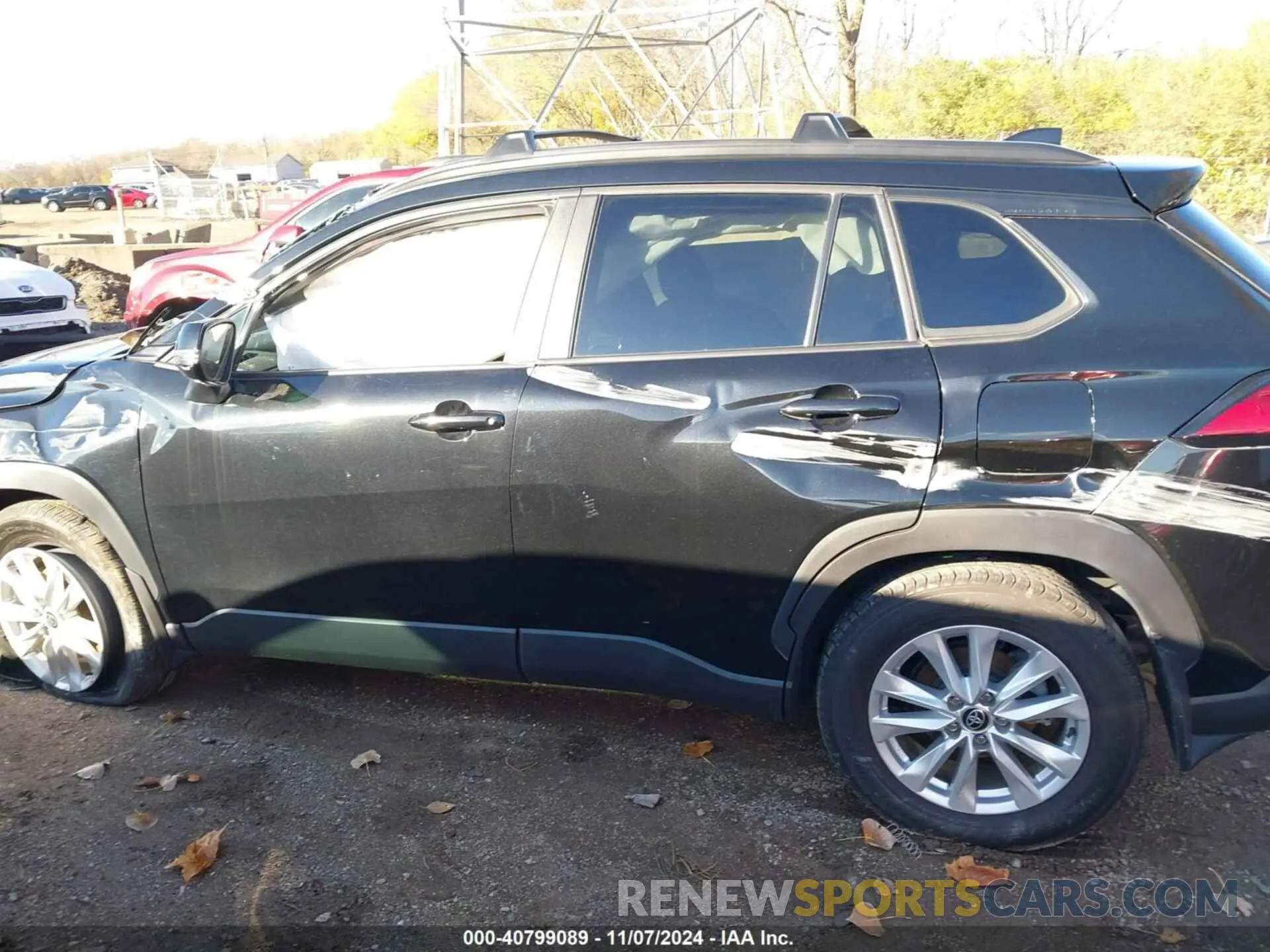 13 Photograph of a damaged car 7MUBAABG4NV003953 TOYOTA COROLLA CROSS 2022