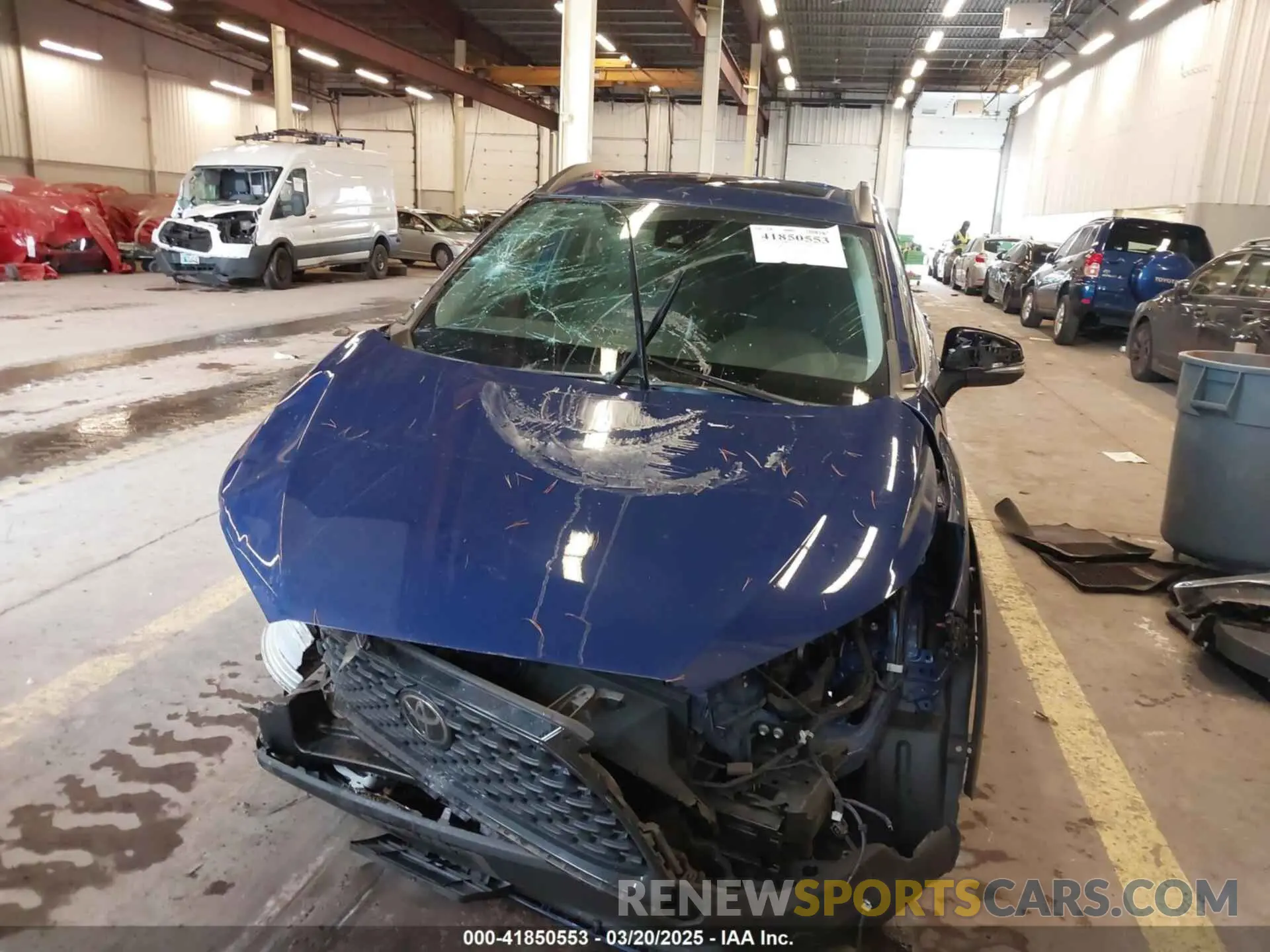13 Photograph of a damaged car 7MUBAABG4NV031977 TOYOTA COROLLA CROSS 2022