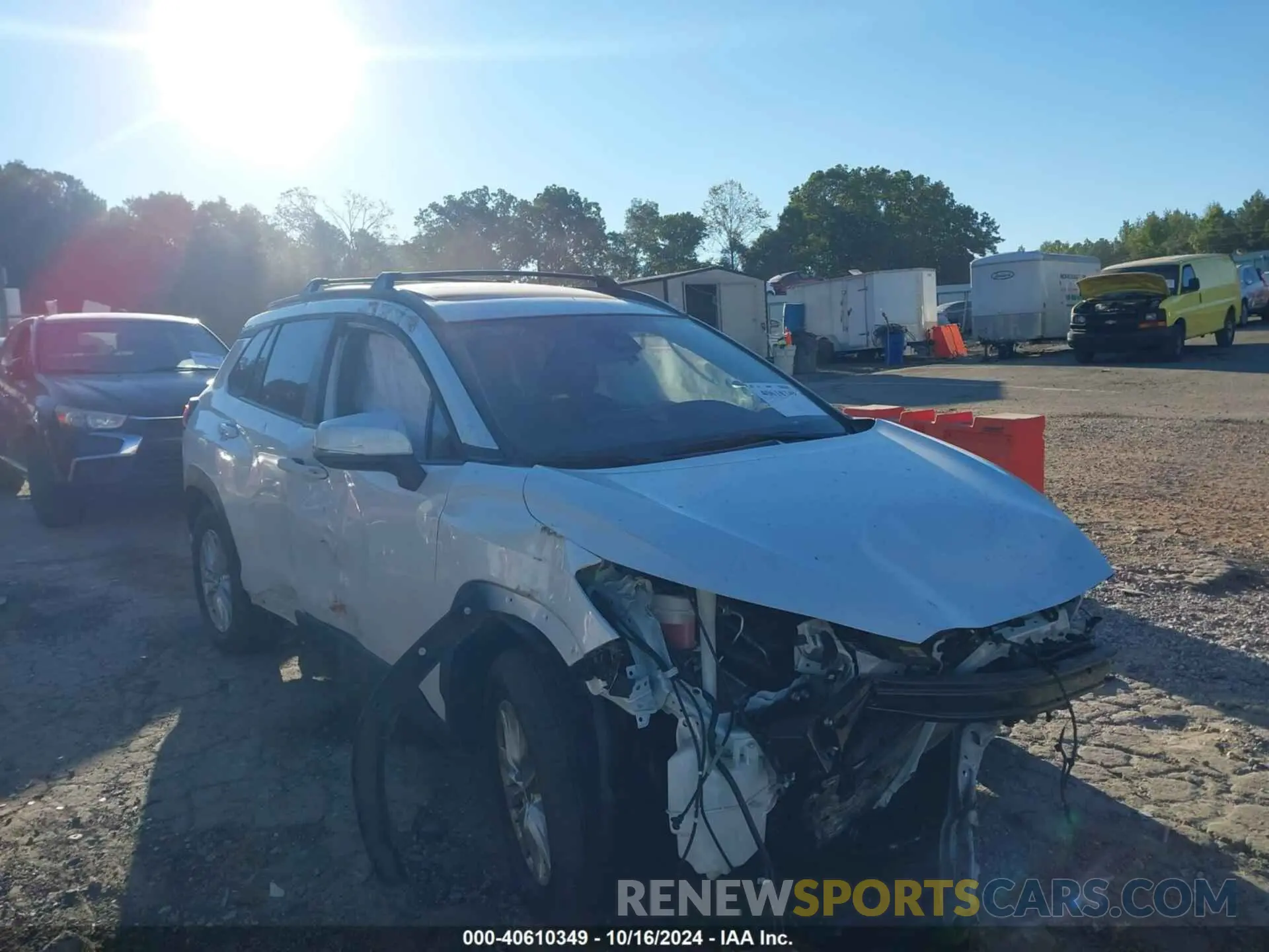 1 Photograph of a damaged car 7MUBAABG8NV017399 TOYOTA COROLLA CROSS 2022