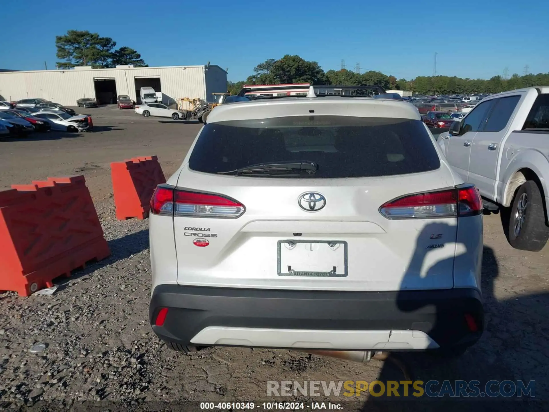 16 Photograph of a damaged car 7MUBAABG8NV017399 TOYOTA COROLLA CROSS 2022