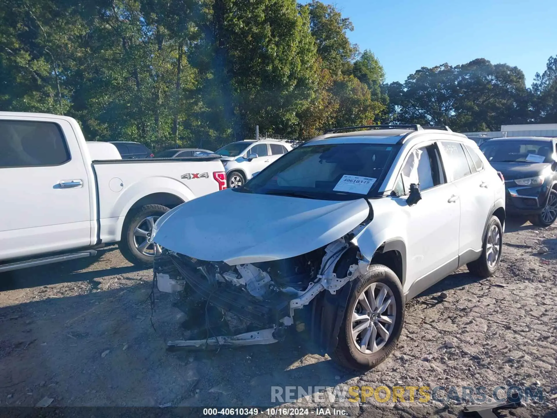 2 Photograph of a damaged car 7MUBAABG8NV017399 TOYOTA COROLLA CROSS 2022