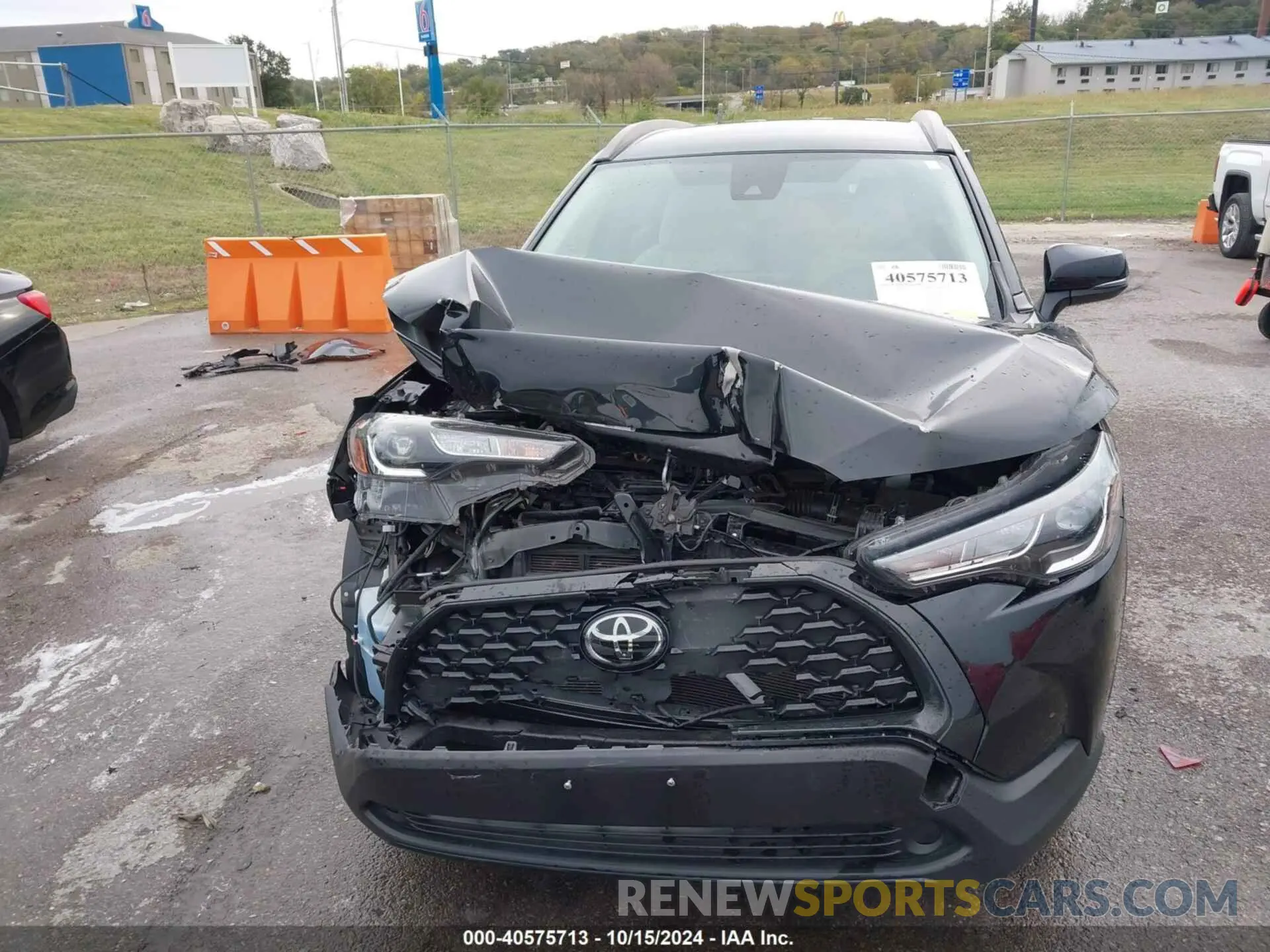 13 Photograph of a damaged car 7MUCAAAG2NV014939 TOYOTA COROLLA CROSS 2022