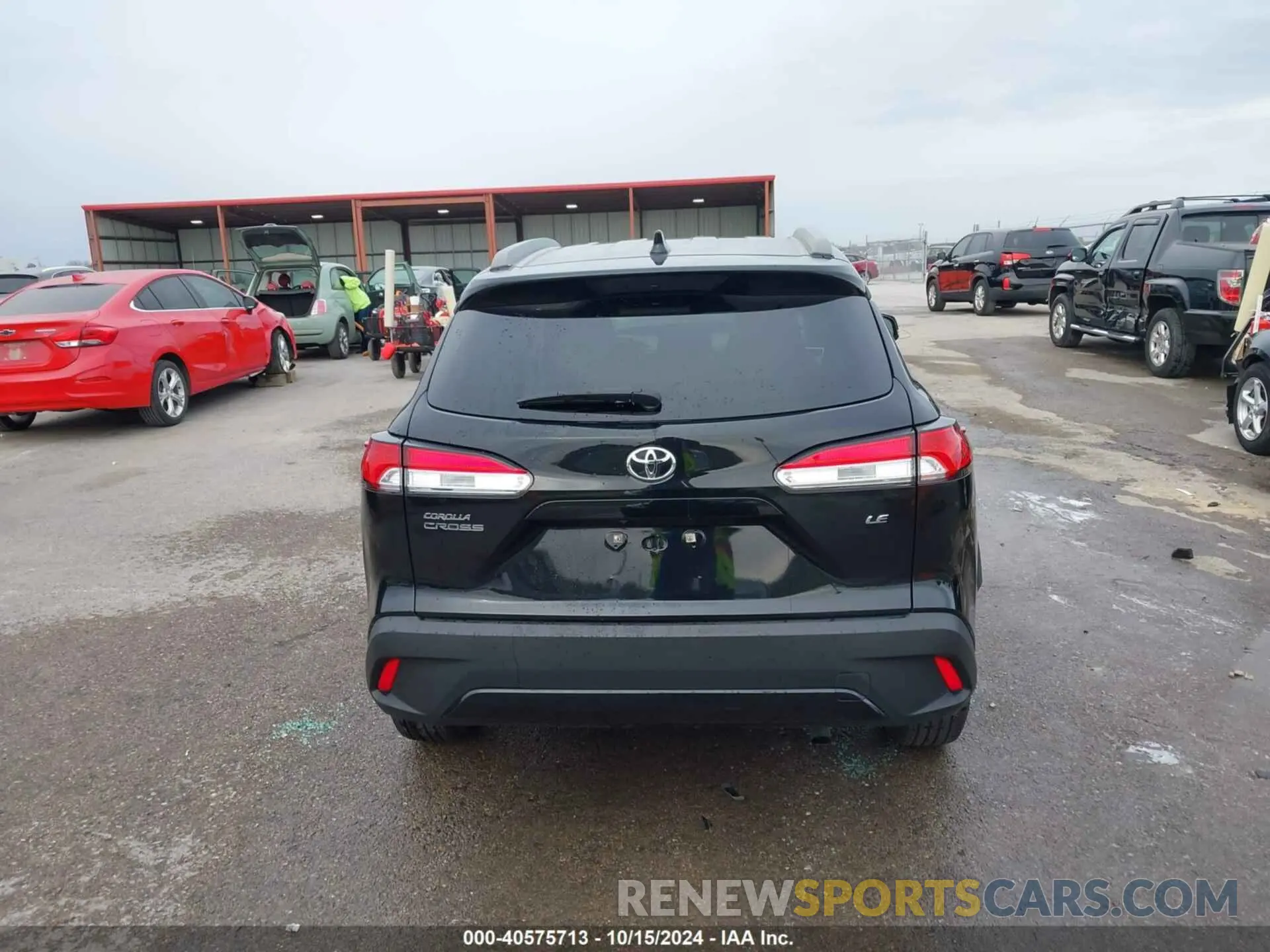 17 Photograph of a damaged car 7MUCAAAG2NV014939 TOYOTA COROLLA CROSS 2022