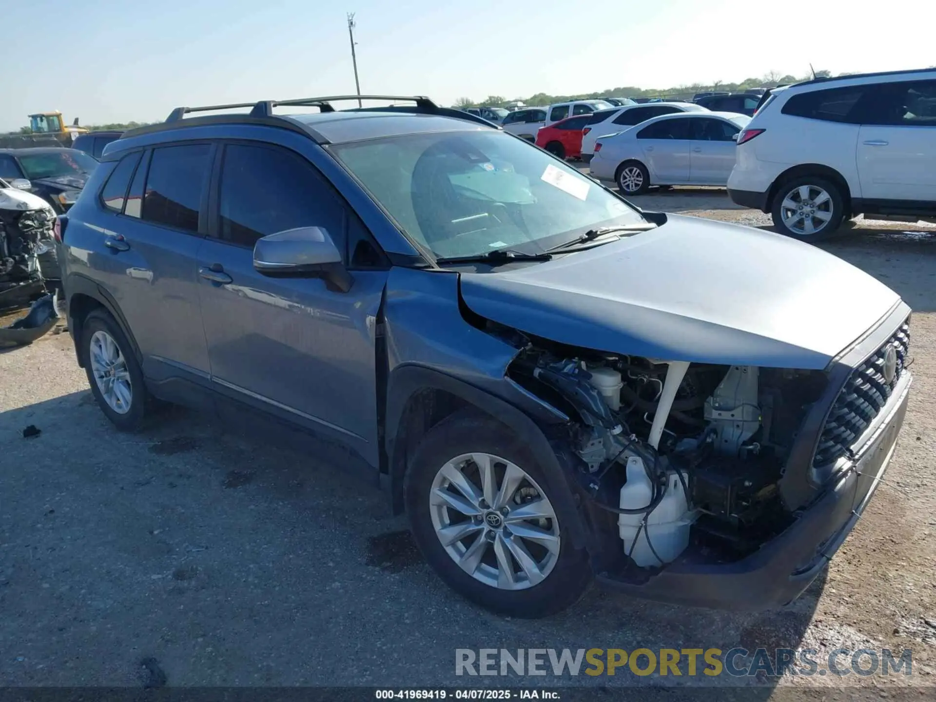 1 Photograph of a damaged car 7MUCAAAG3NV009667 TOYOTA COROLLA CROSS 2022