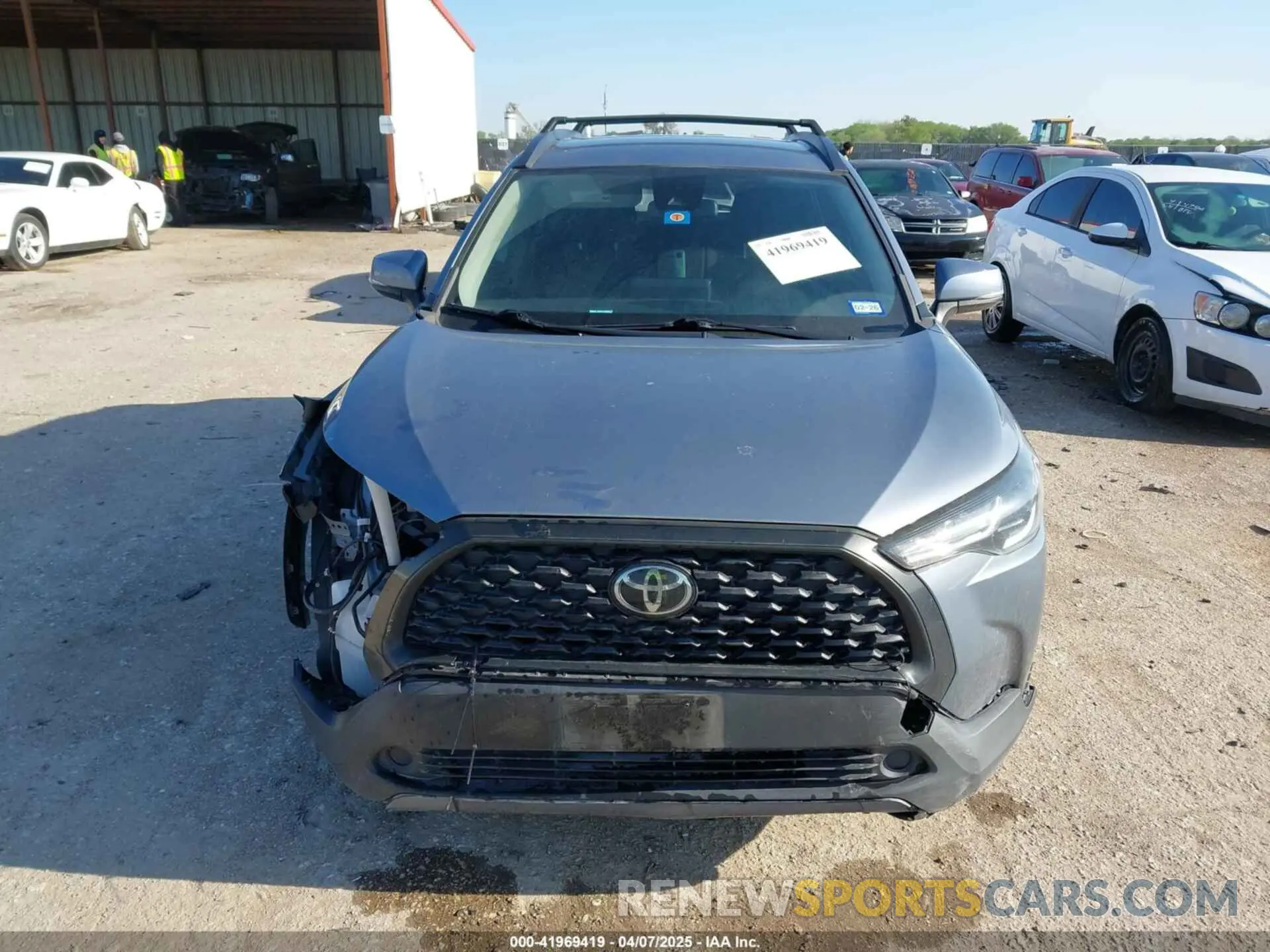 13 Photograph of a damaged car 7MUCAAAG3NV009667 TOYOTA COROLLA CROSS 2022