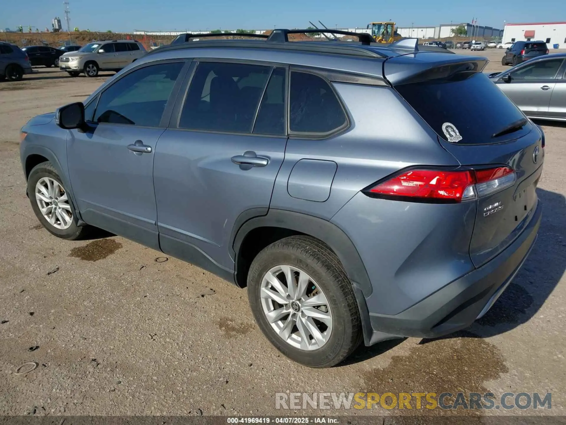 3 Photograph of a damaged car 7MUCAAAG3NV009667 TOYOTA COROLLA CROSS 2022