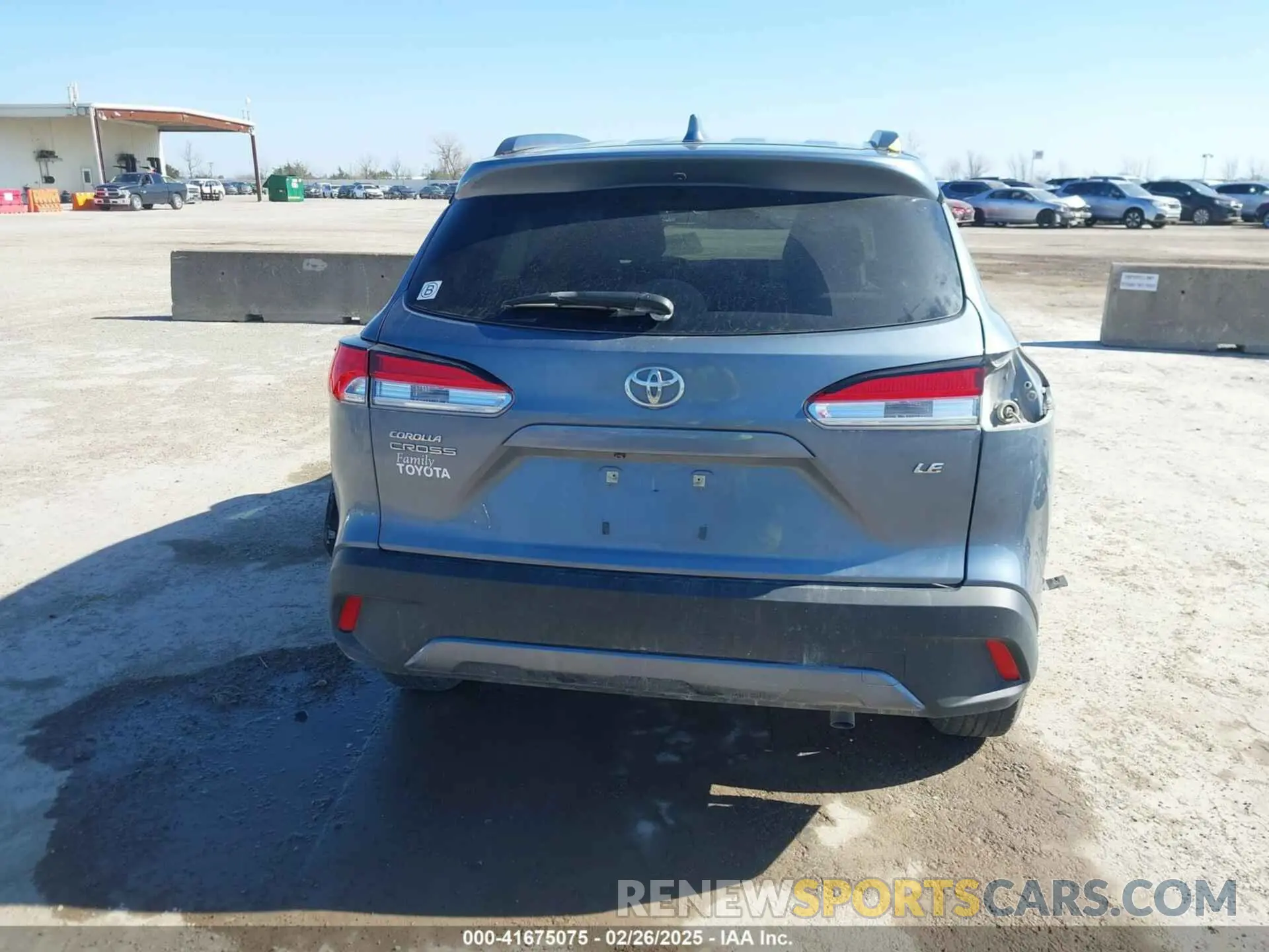 17 Photograph of a damaged car 7MUCAAAG4NV021844 TOYOTA COROLLA CROSS 2022