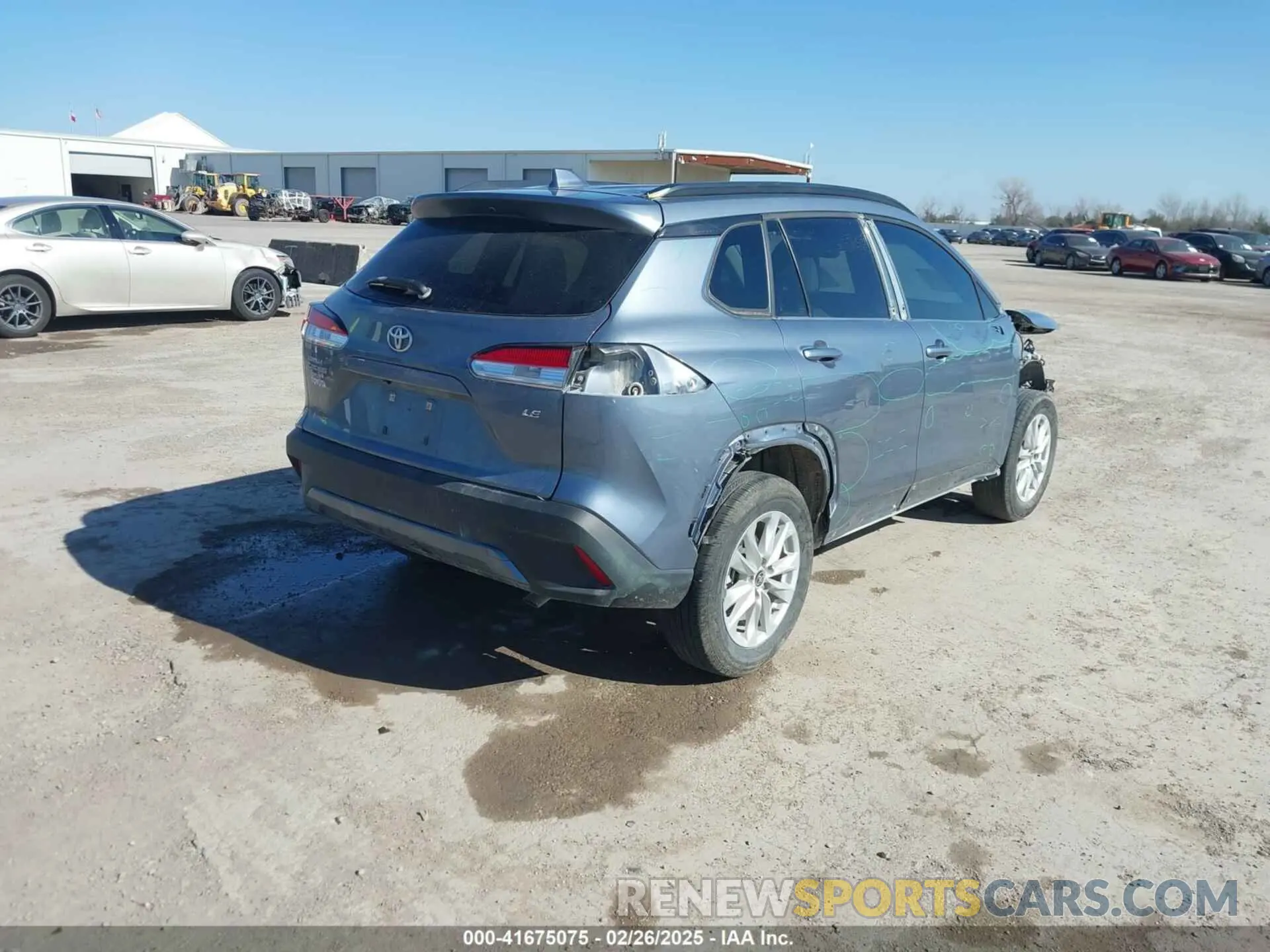 4 Photograph of a damaged car 7MUCAAAG4NV021844 TOYOTA COROLLA CROSS 2022