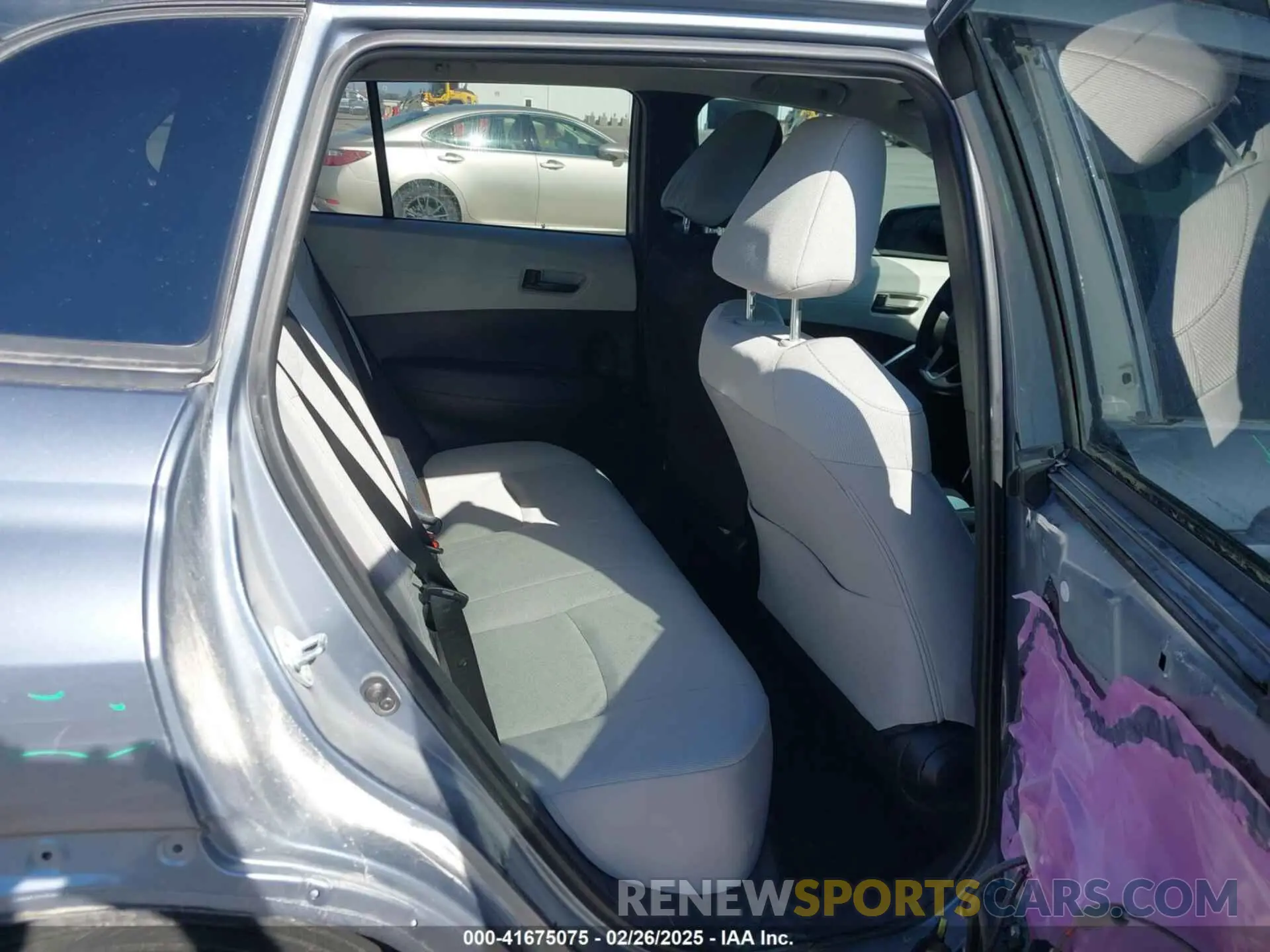8 Photograph of a damaged car 7MUCAAAG4NV021844 TOYOTA COROLLA CROSS 2022