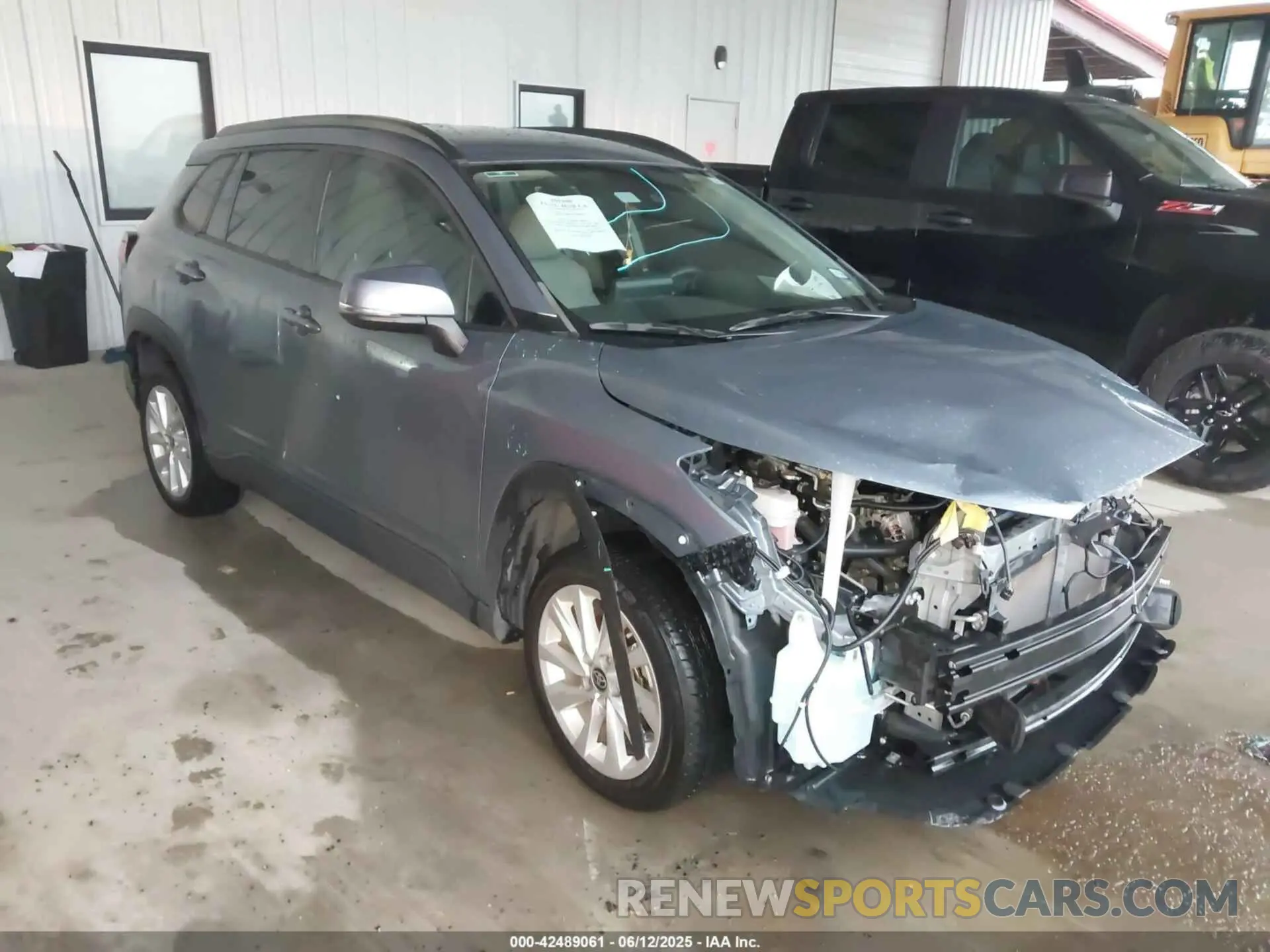 1 Photograph of a damaged car 7MUCAAAG5NV007337 TOYOTA COROLLA CROSS 2022