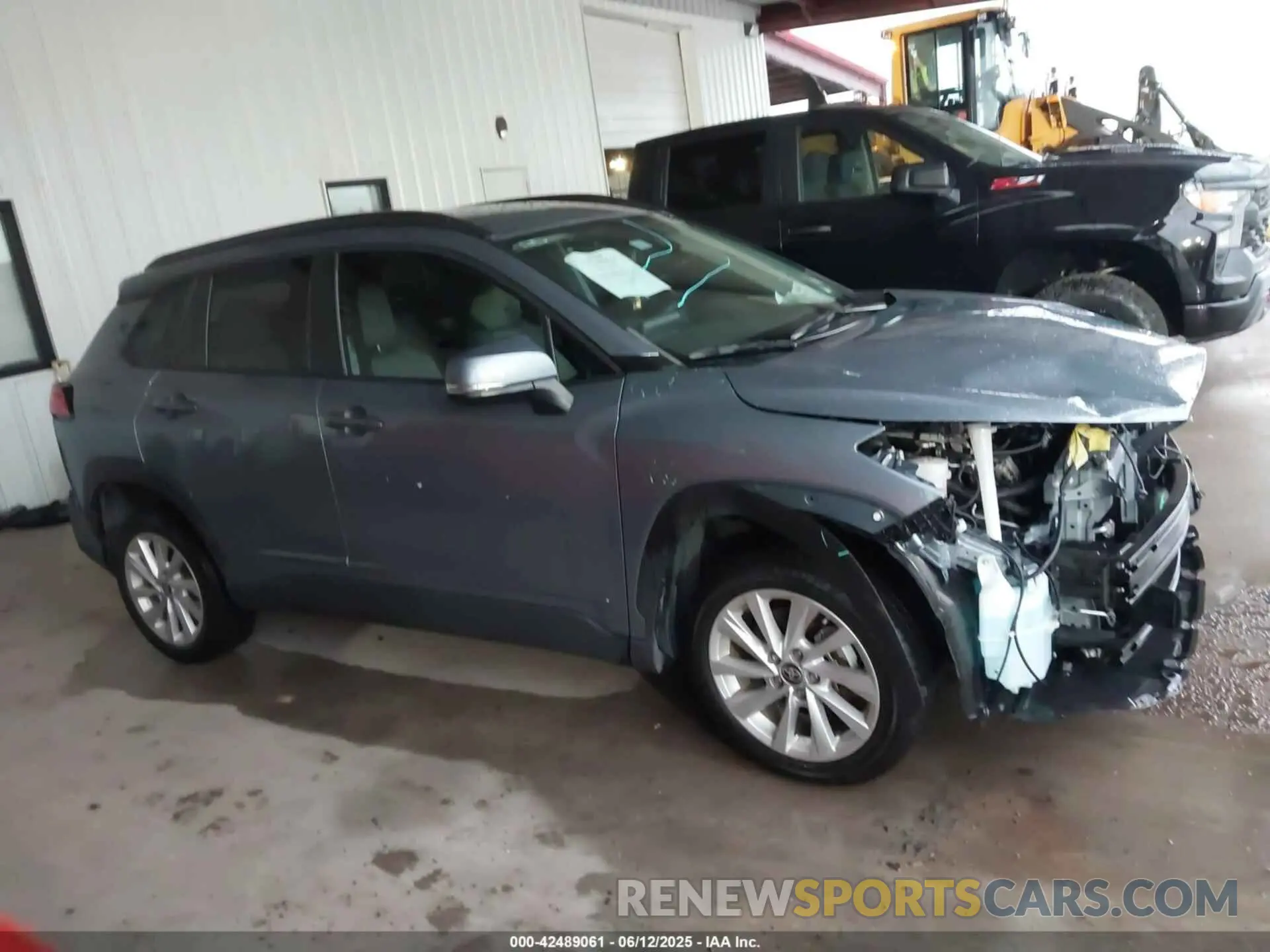 13 Photograph of a damaged car 7MUCAAAG5NV007337 TOYOTA COROLLA CROSS 2022