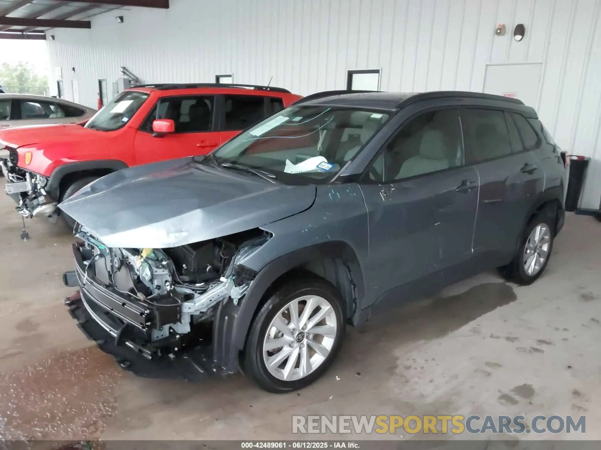2 Photograph of a damaged car 7MUCAAAG5NV007337 TOYOTA COROLLA CROSS 2022