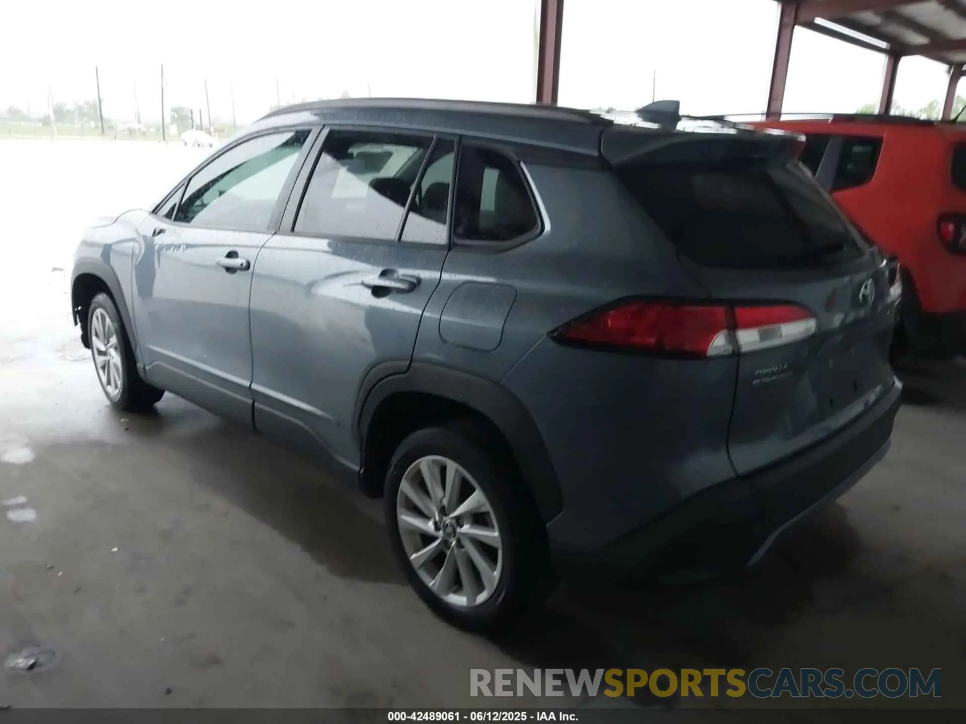 3 Photograph of a damaged car 7MUCAAAG5NV007337 TOYOTA COROLLA CROSS 2022