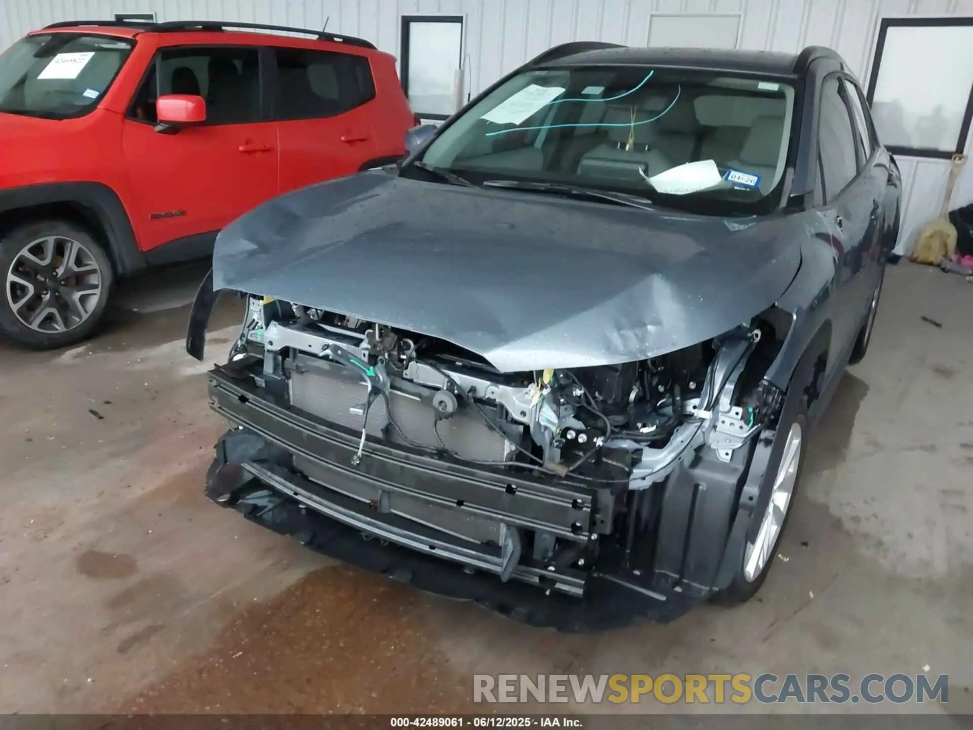 6 Photograph of a damaged car 7MUCAAAG5NV007337 TOYOTA COROLLA CROSS 2022