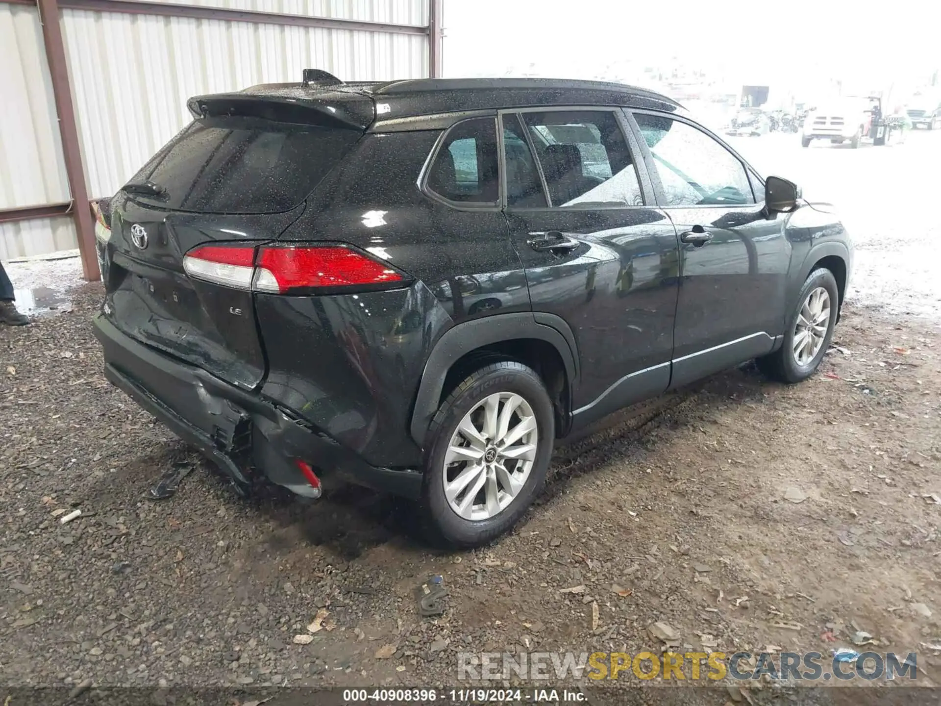 4 Photograph of a damaged car 7MUCAAAG5NV015227 TOYOTA COROLLA CROSS 2022