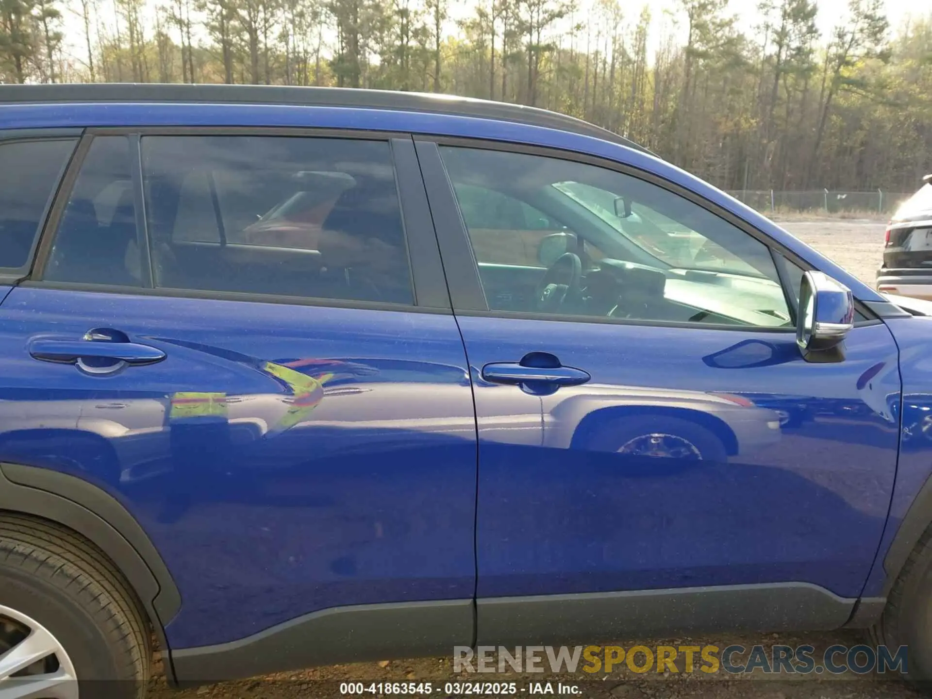 13 Photograph of a damaged car 7MUCAAAG6NV018136 TOYOTA COROLLA CROSS 2022