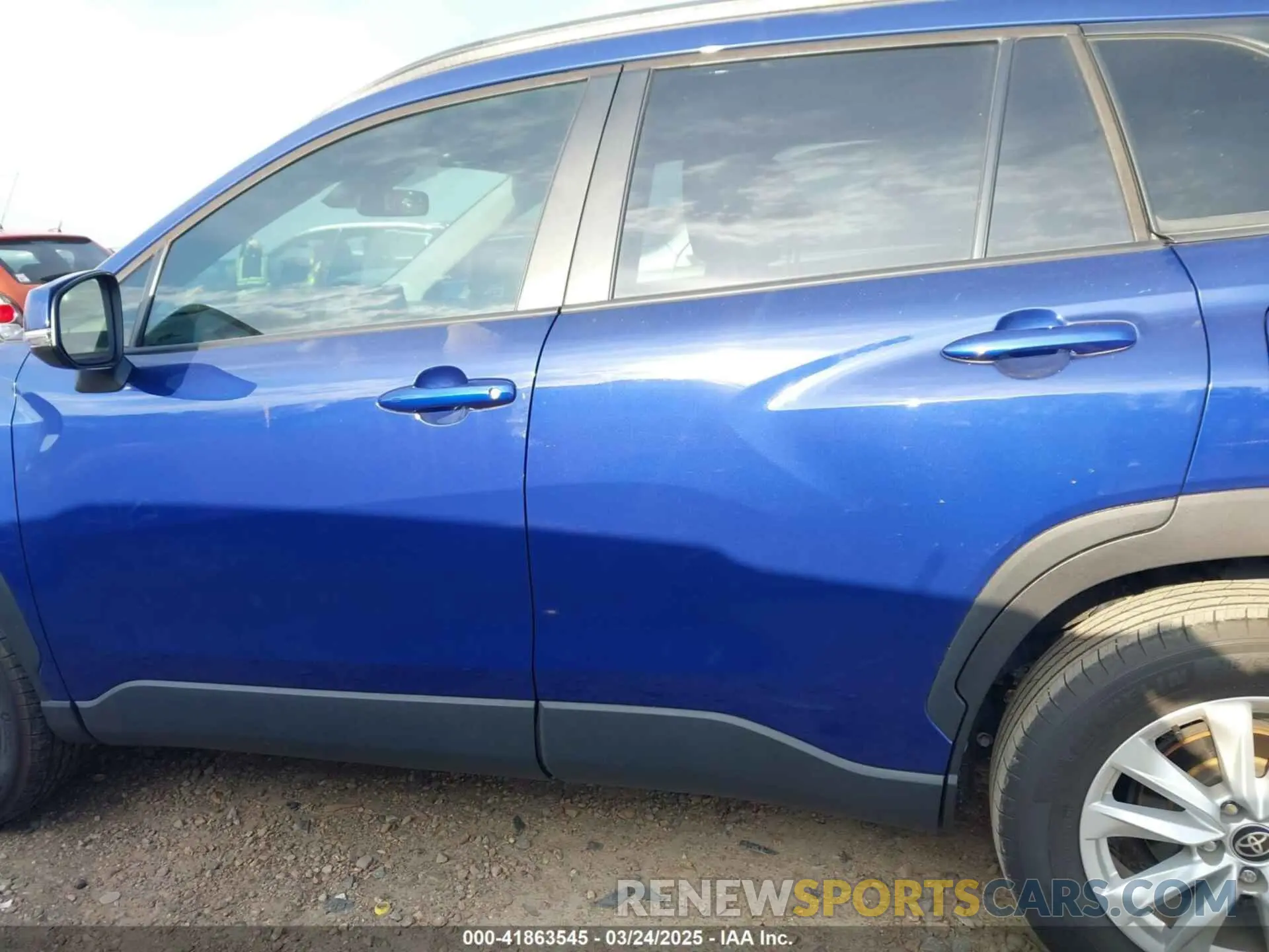 14 Photograph of a damaged car 7MUCAAAG6NV018136 TOYOTA COROLLA CROSS 2022