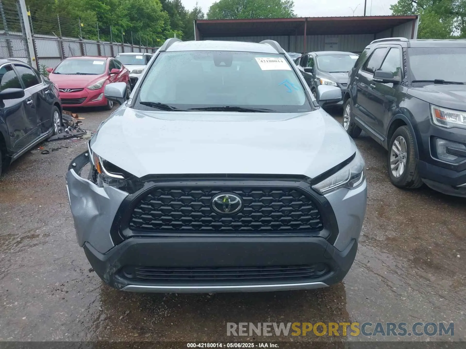 12 Photograph of a damaged car 7MUCAAAG8NV032815 TOYOTA COROLLA CROSS 2022