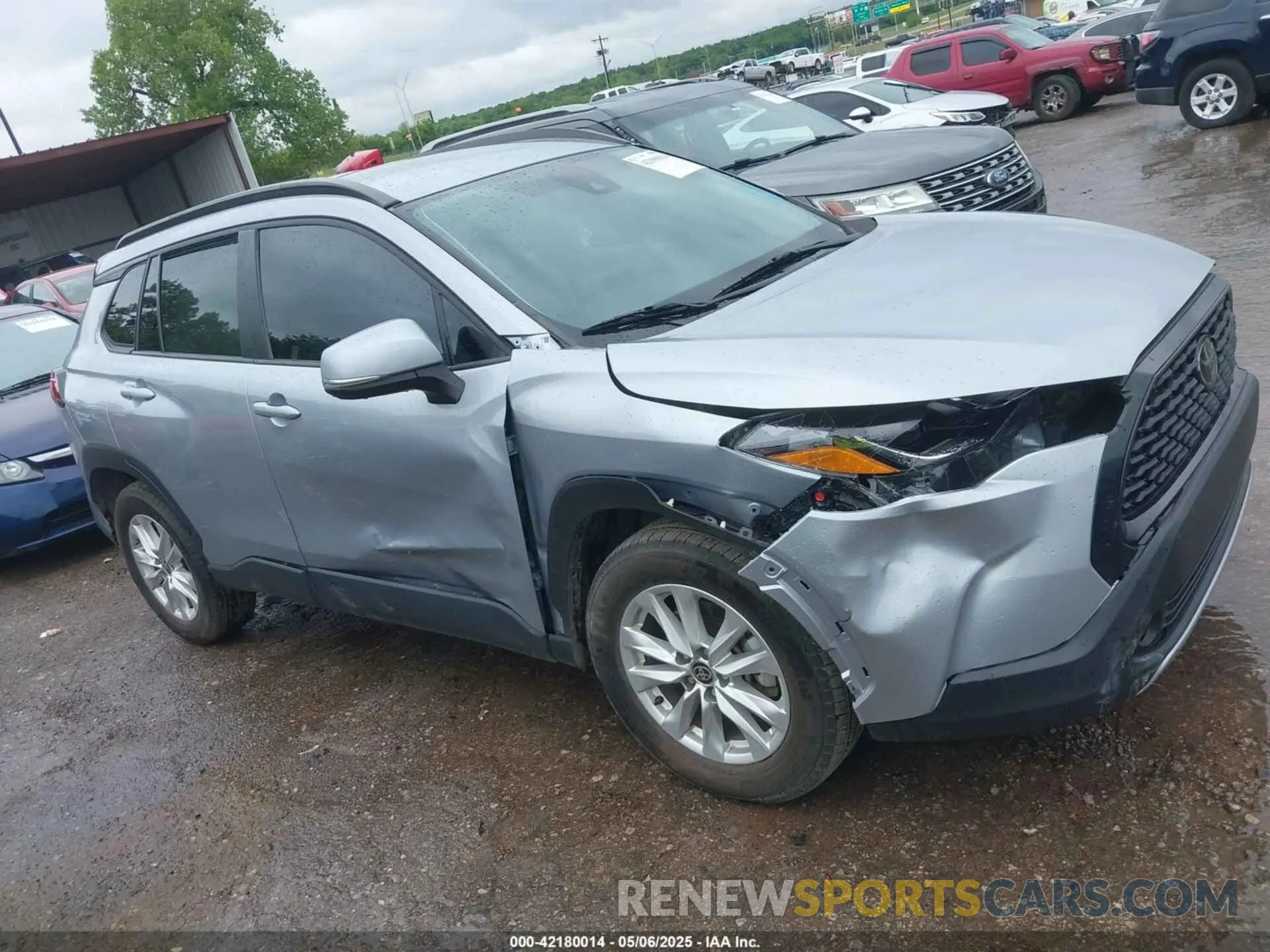 13 Photograph of a damaged car 7MUCAAAG8NV032815 TOYOTA COROLLA CROSS 2022