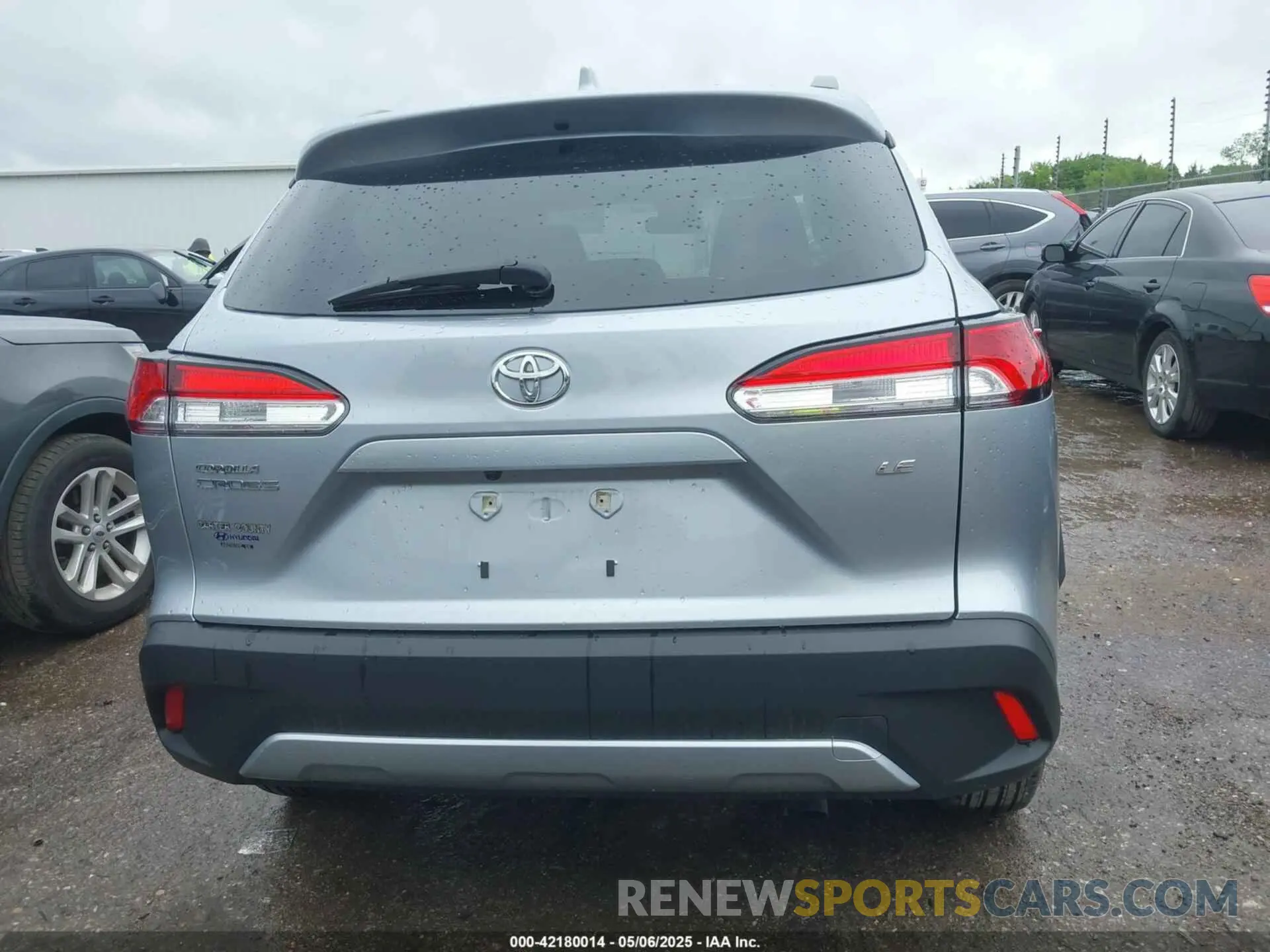 16 Photograph of a damaged car 7MUCAAAG8NV032815 TOYOTA COROLLA CROSS 2022