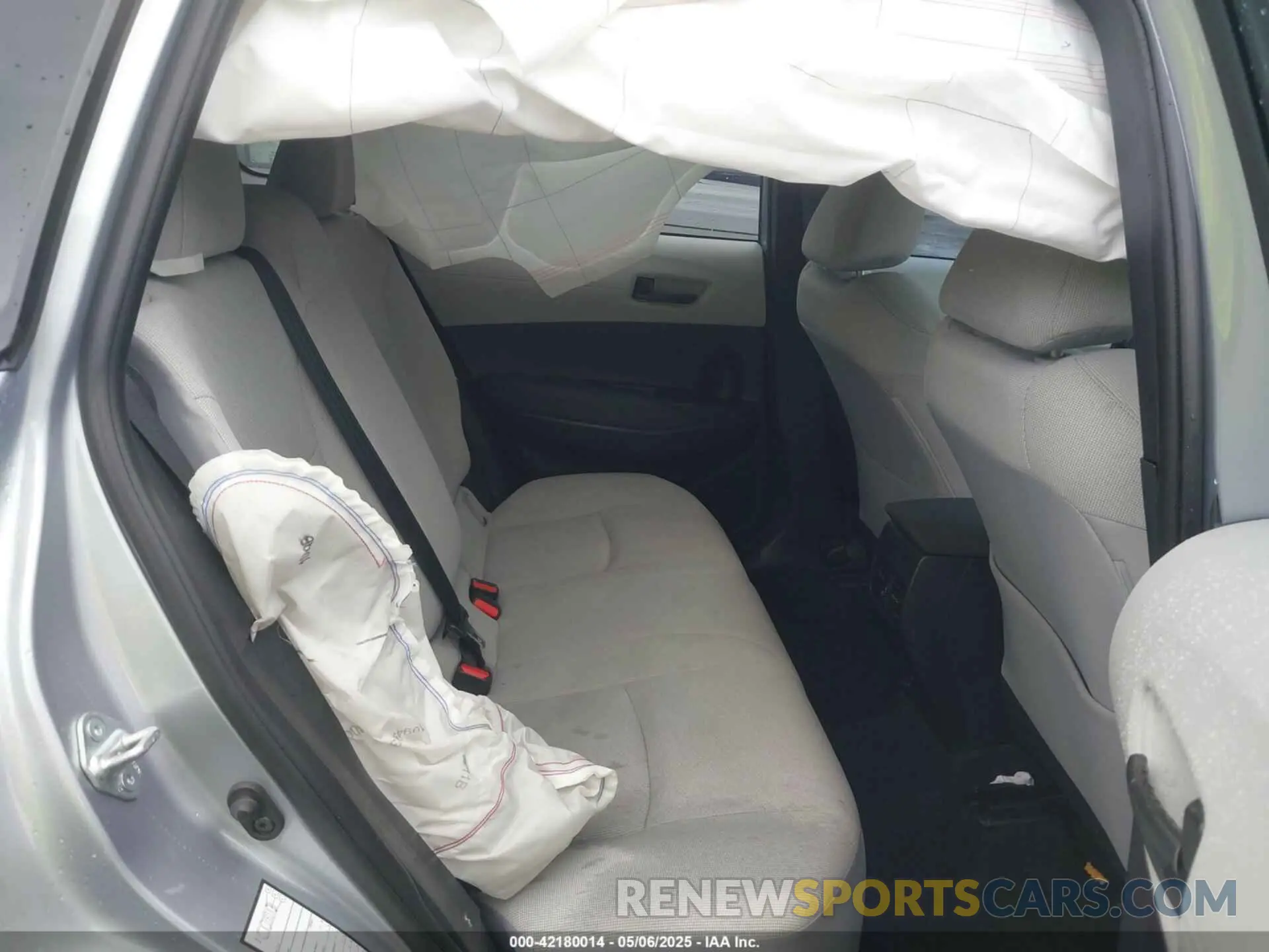 8 Photograph of a damaged car 7MUCAAAG8NV032815 TOYOTA COROLLA CROSS 2022