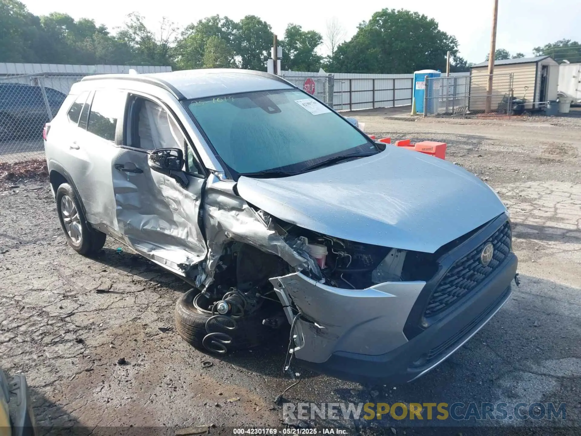13 Photograph of a damaged car 7MUCAAAG9NV005915 TOYOTA COROLLA CROSS 2022