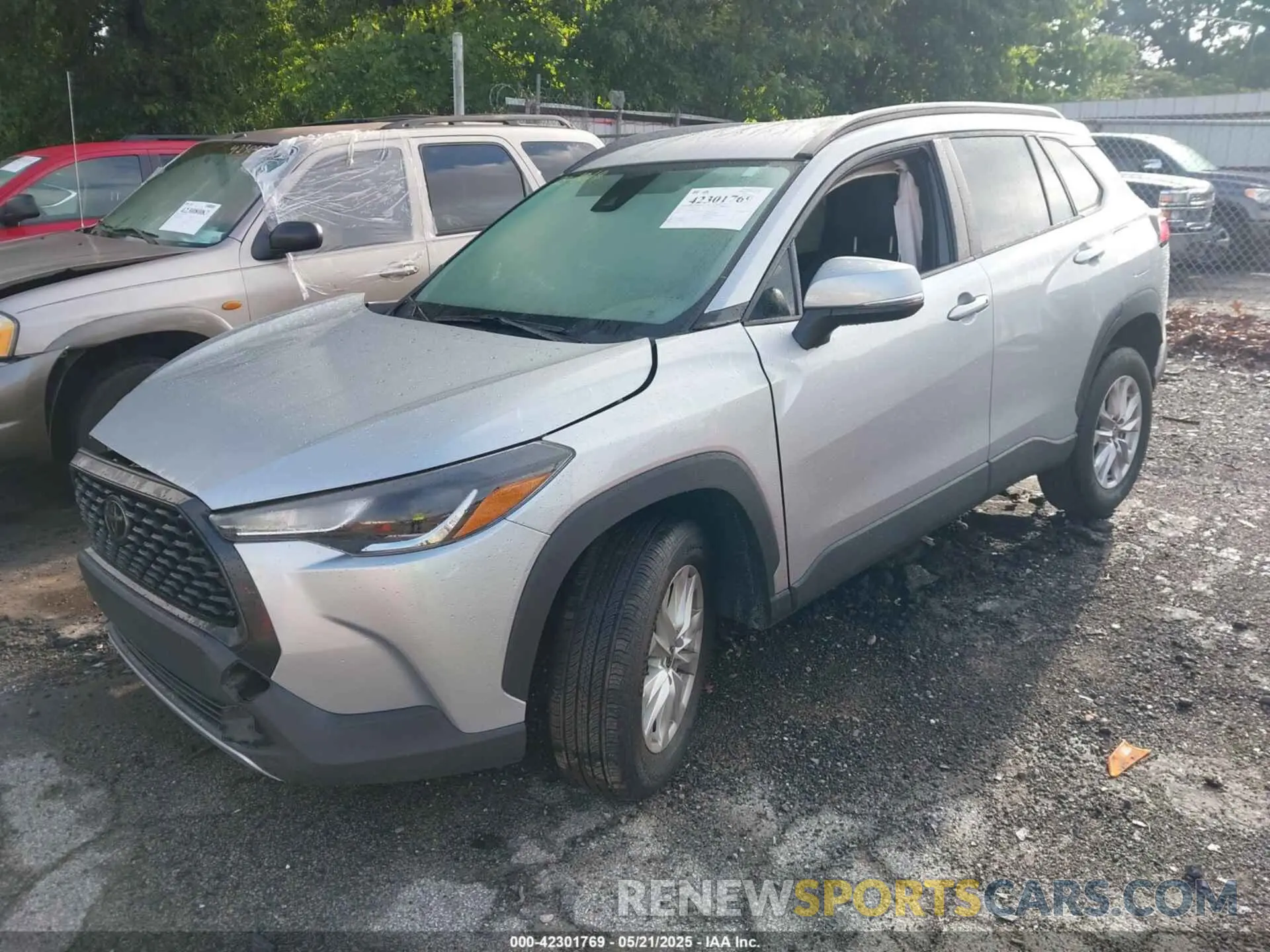 2 Photograph of a damaged car 7MUCAAAG9NV005915 TOYOTA COROLLA CROSS 2022