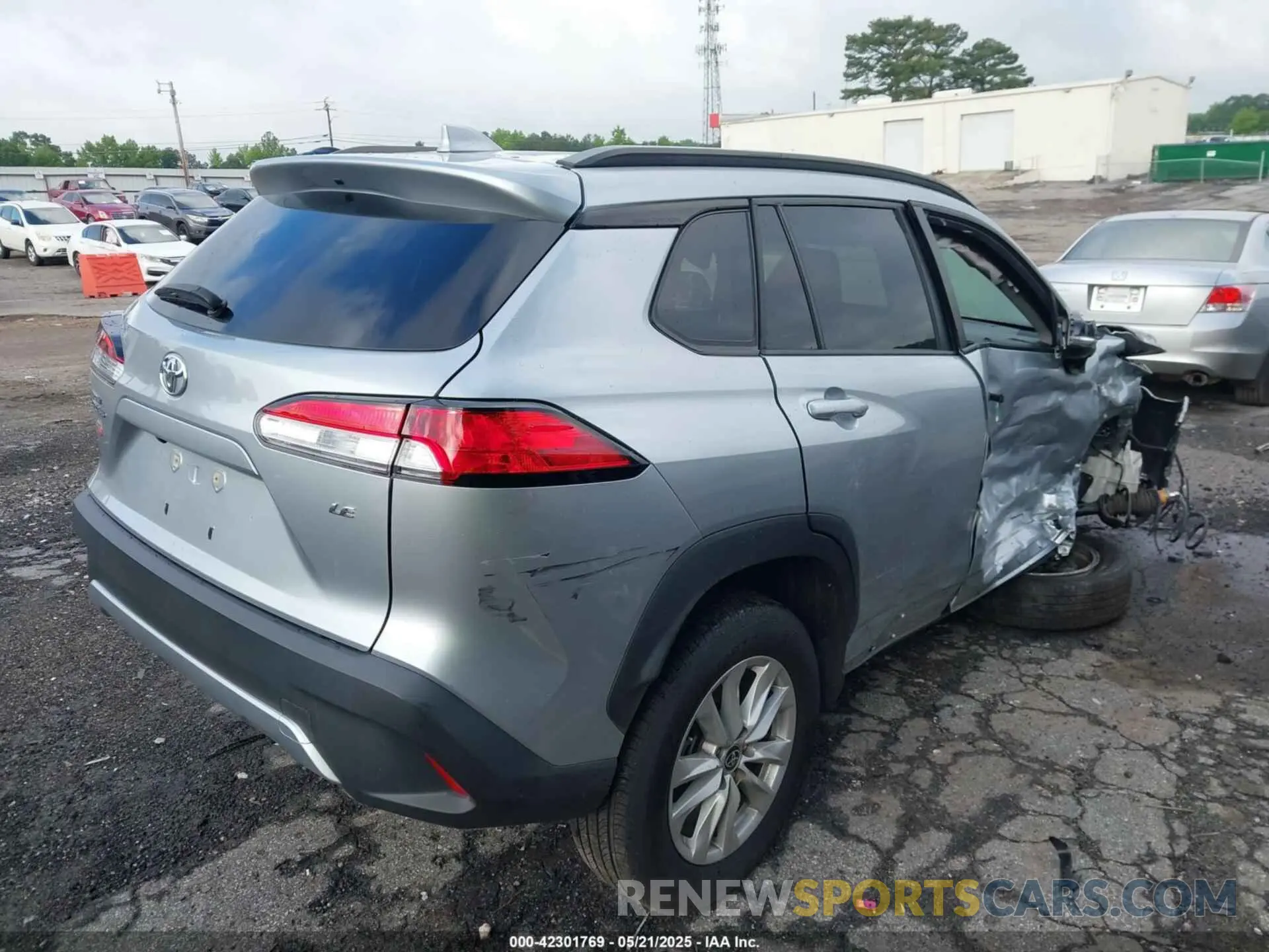 4 Photograph of a damaged car 7MUCAAAG9NV005915 TOYOTA COROLLA CROSS 2022