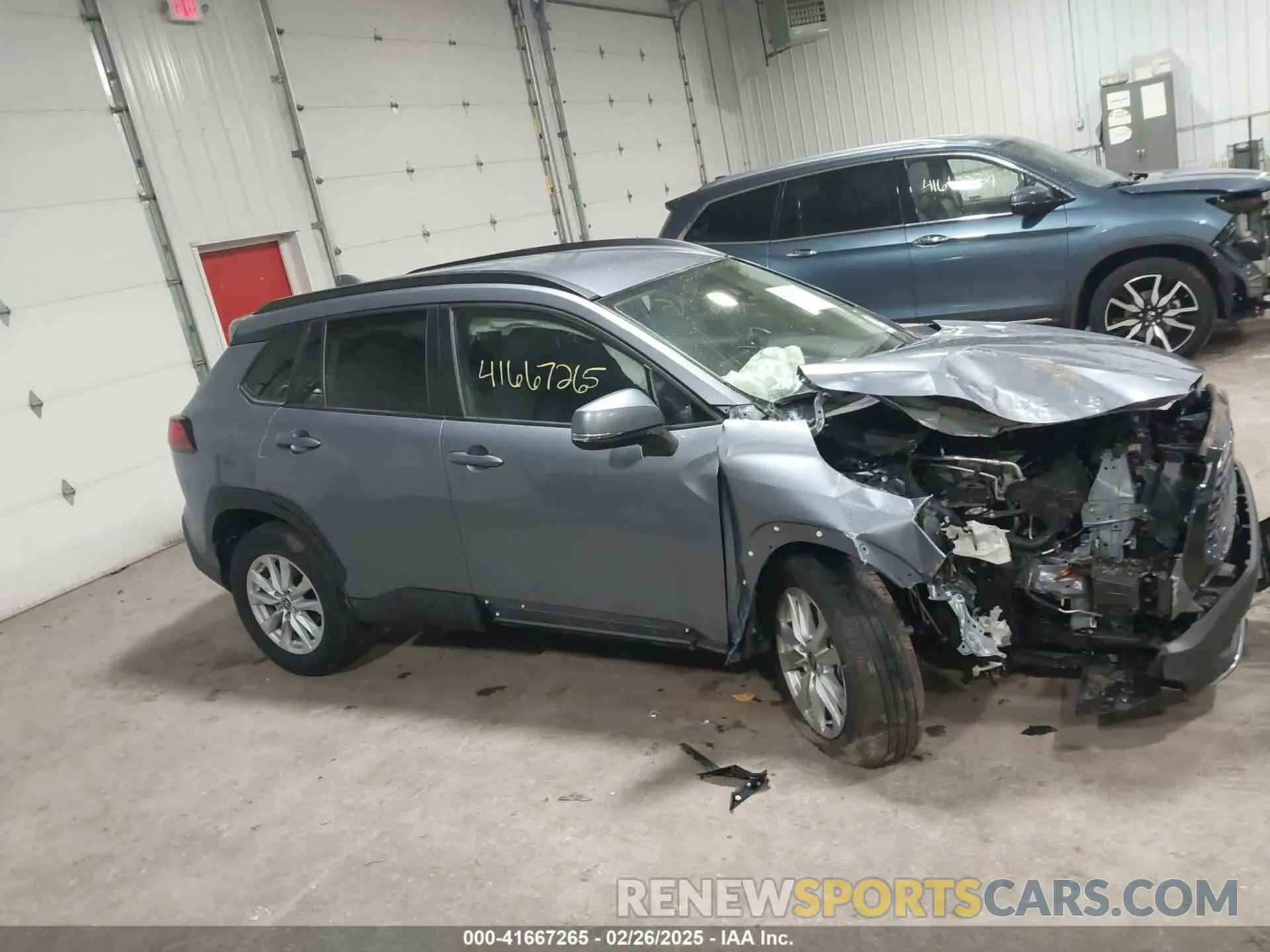 13 Photograph of a damaged car 7MUCAABG0NV022584 TOYOTA COROLLA CROSS 2022