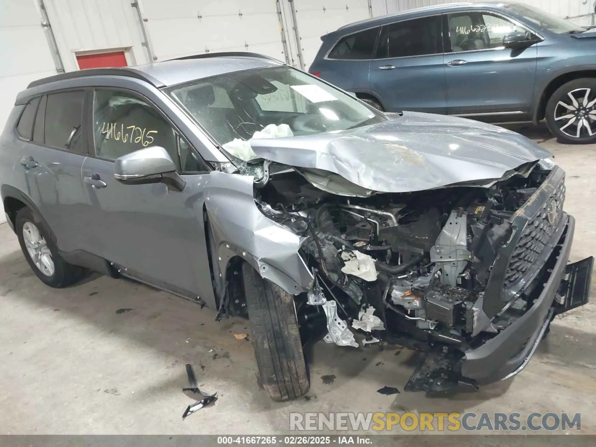 6 Photograph of a damaged car 7MUCAABG0NV022584 TOYOTA COROLLA CROSS 2022
