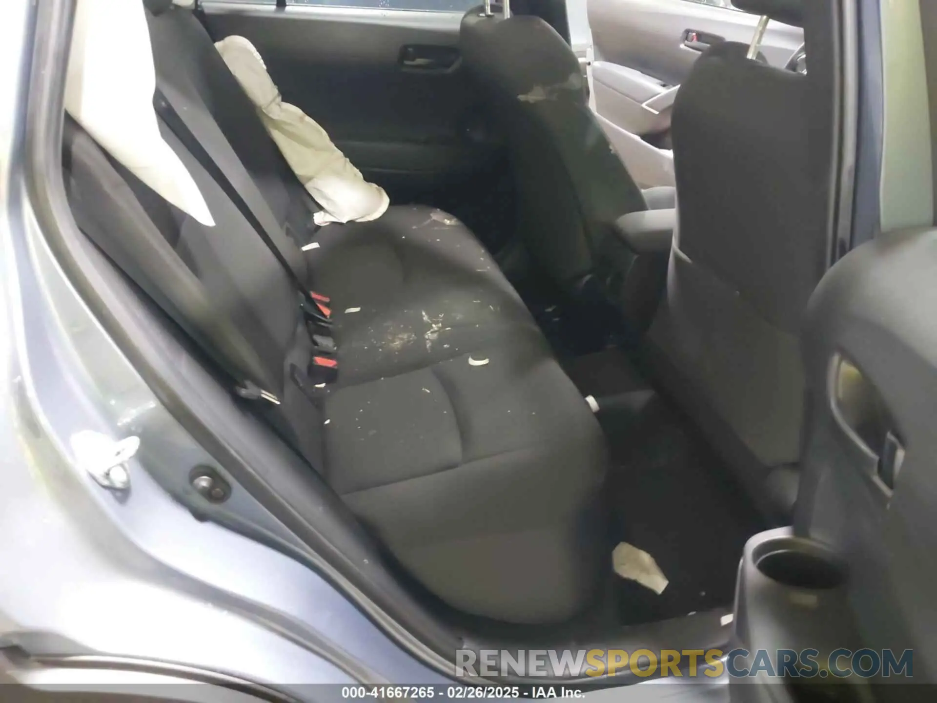 8 Photograph of a damaged car 7MUCAABG0NV022584 TOYOTA COROLLA CROSS 2022