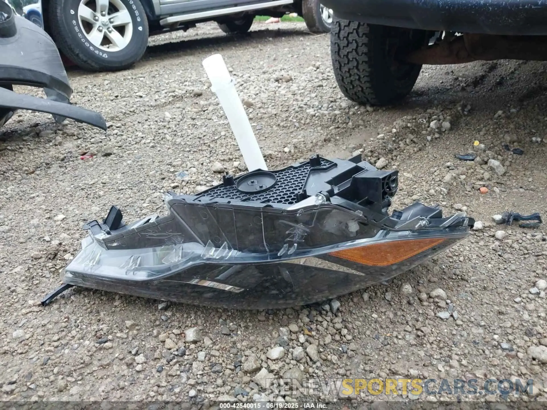 12 Photograph of a damaged car 7MUCAABG2NV001543 TOYOTA COROLLA CROSS 2022