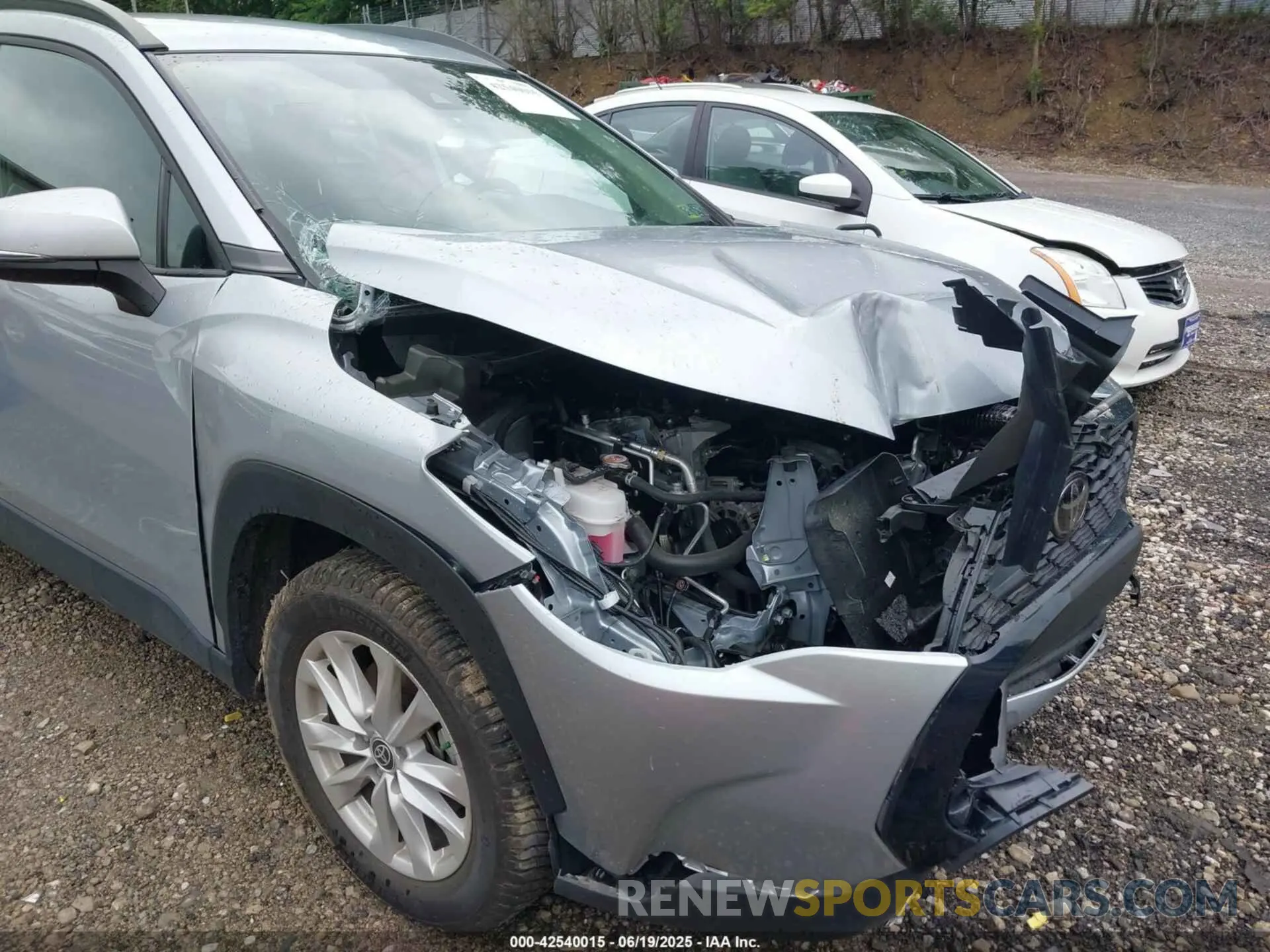 6 Photograph of a damaged car 7MUCAABG2NV001543 TOYOTA COROLLA CROSS 2022