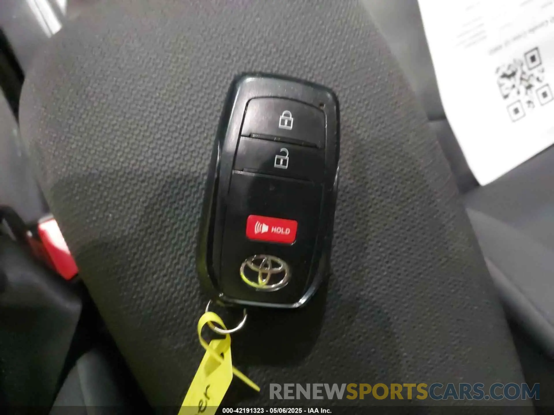 11 Photograph of a damaged car 7MUCAABG2NV038656 TOYOTA COROLLA CROSS 2022