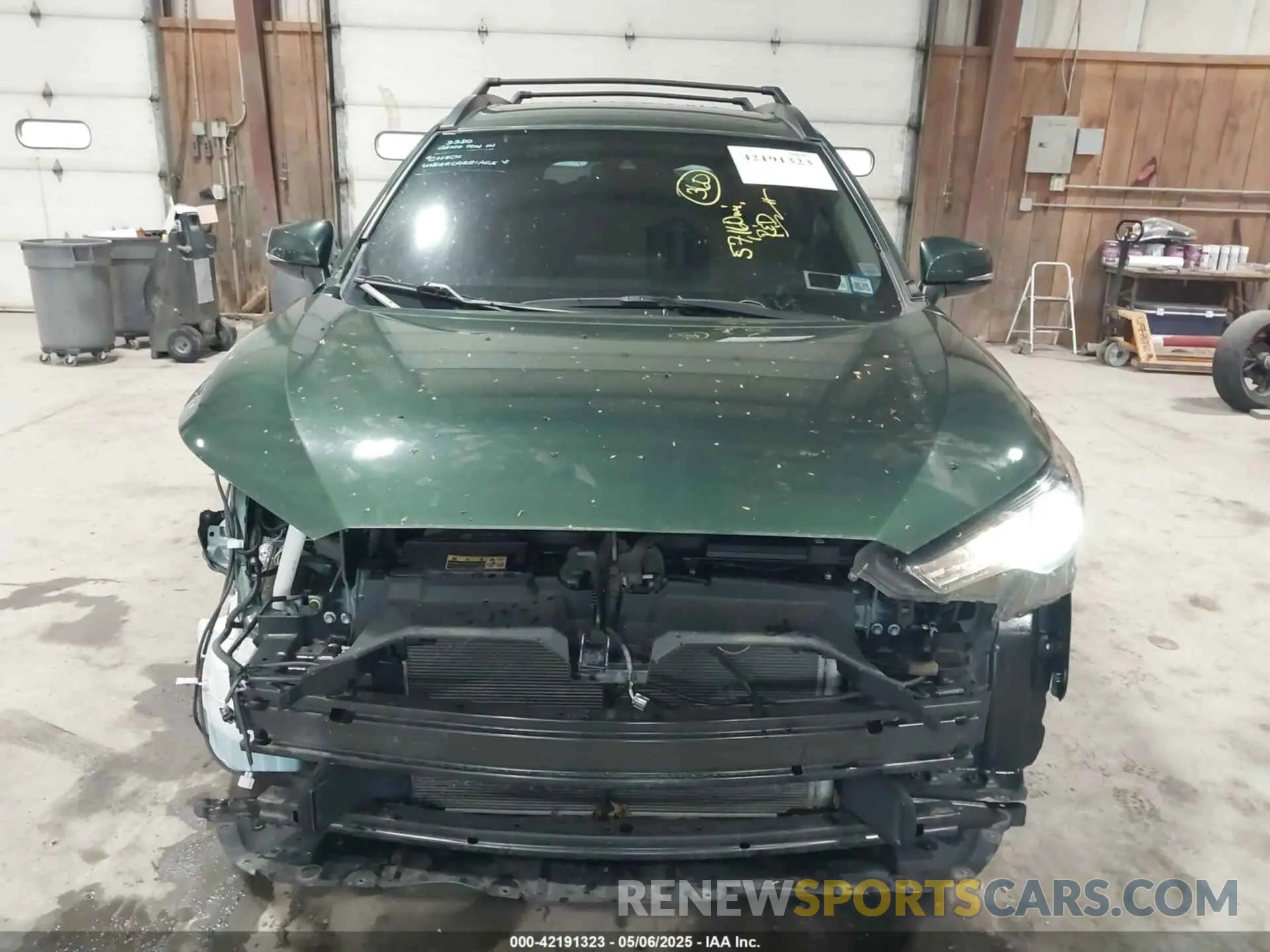 12 Photograph of a damaged car 7MUCAABG2NV038656 TOYOTA COROLLA CROSS 2022