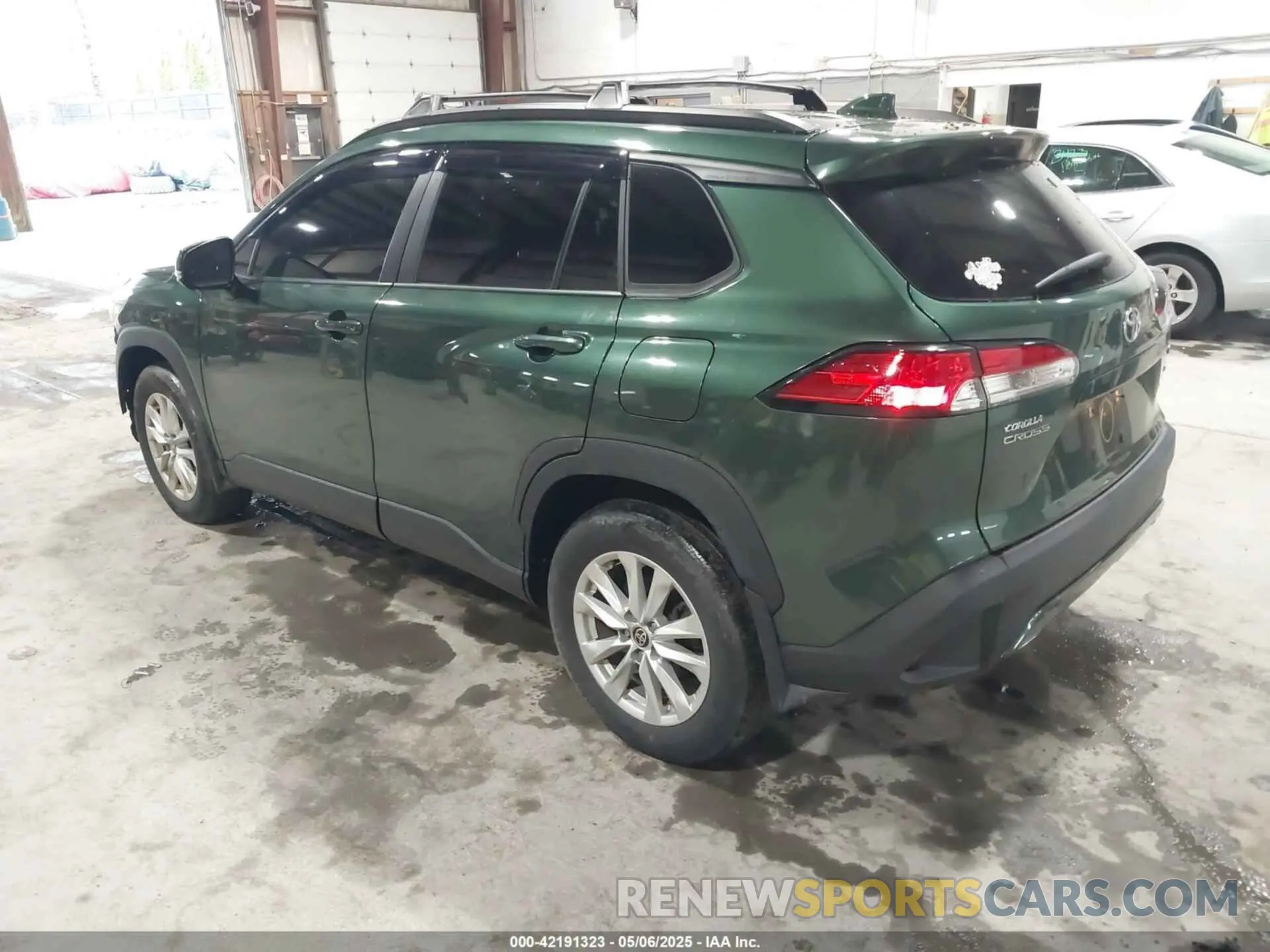 3 Photograph of a damaged car 7MUCAABG2NV038656 TOYOTA COROLLA CROSS 2022