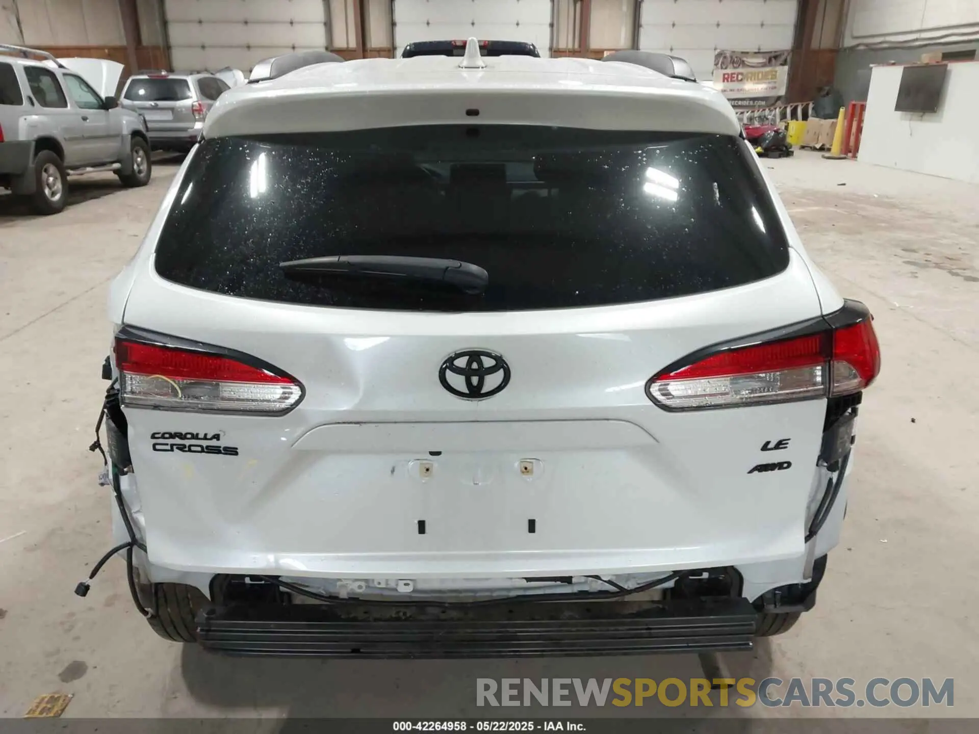16 Photograph of a damaged car 7MUCAABG4NV039856 TOYOTA COROLLA CROSS 2022