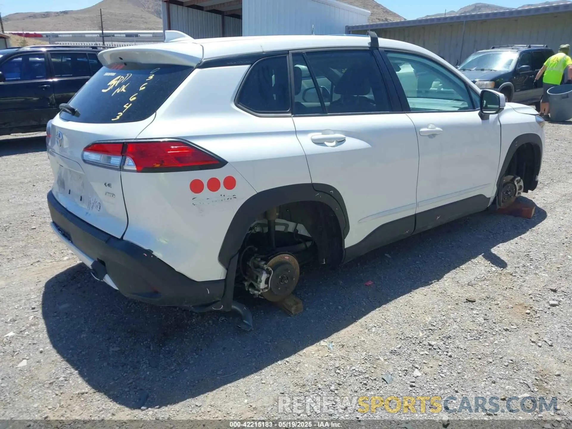 4 Photograph of a damaged car 7MUCAABG5NV036643 TOYOTA COROLLA CROSS 2022