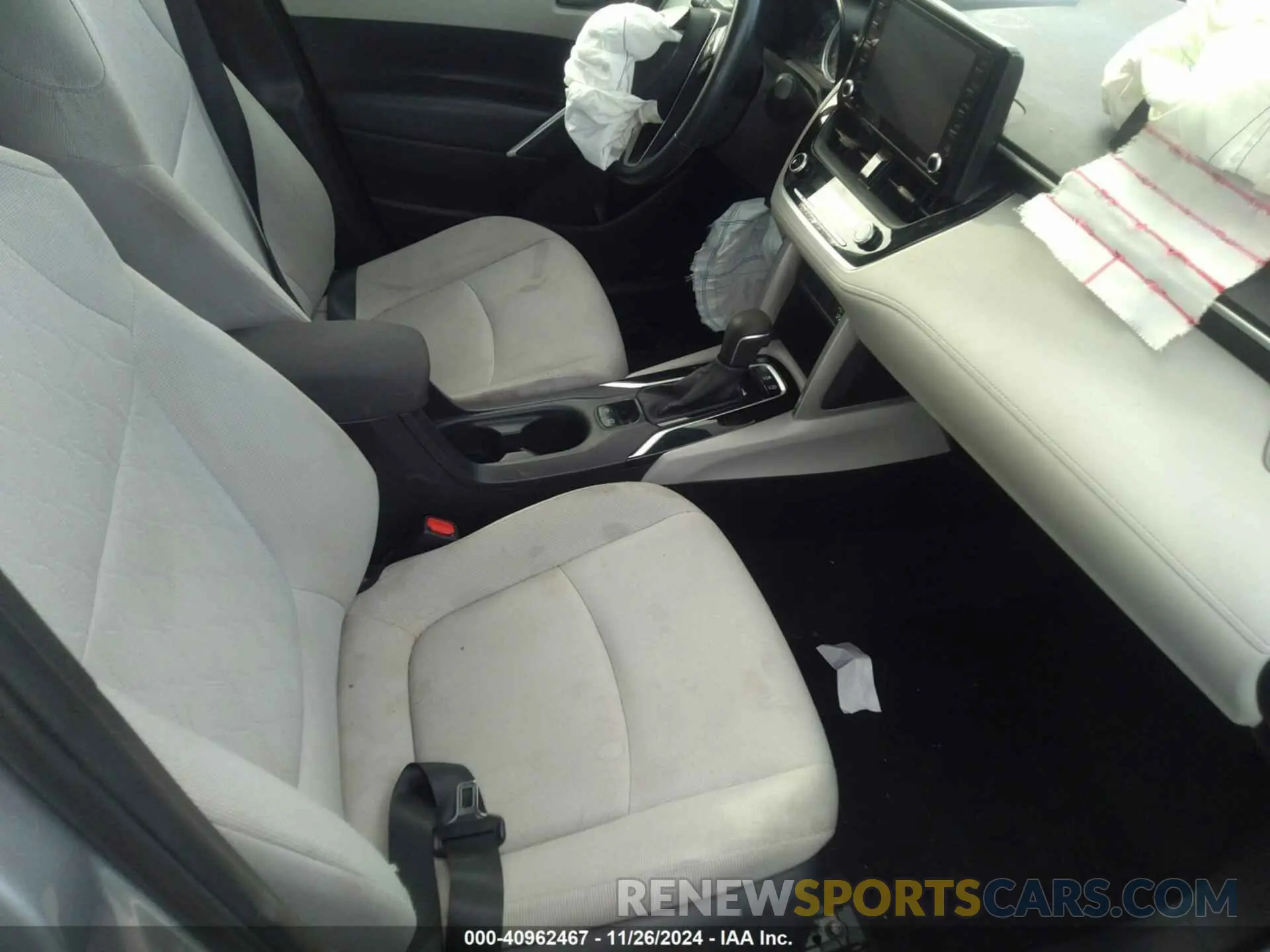 5 Photograph of a damaged car 7MUCAABG6NV034559 TOYOTA COROLLA CROSS 2022