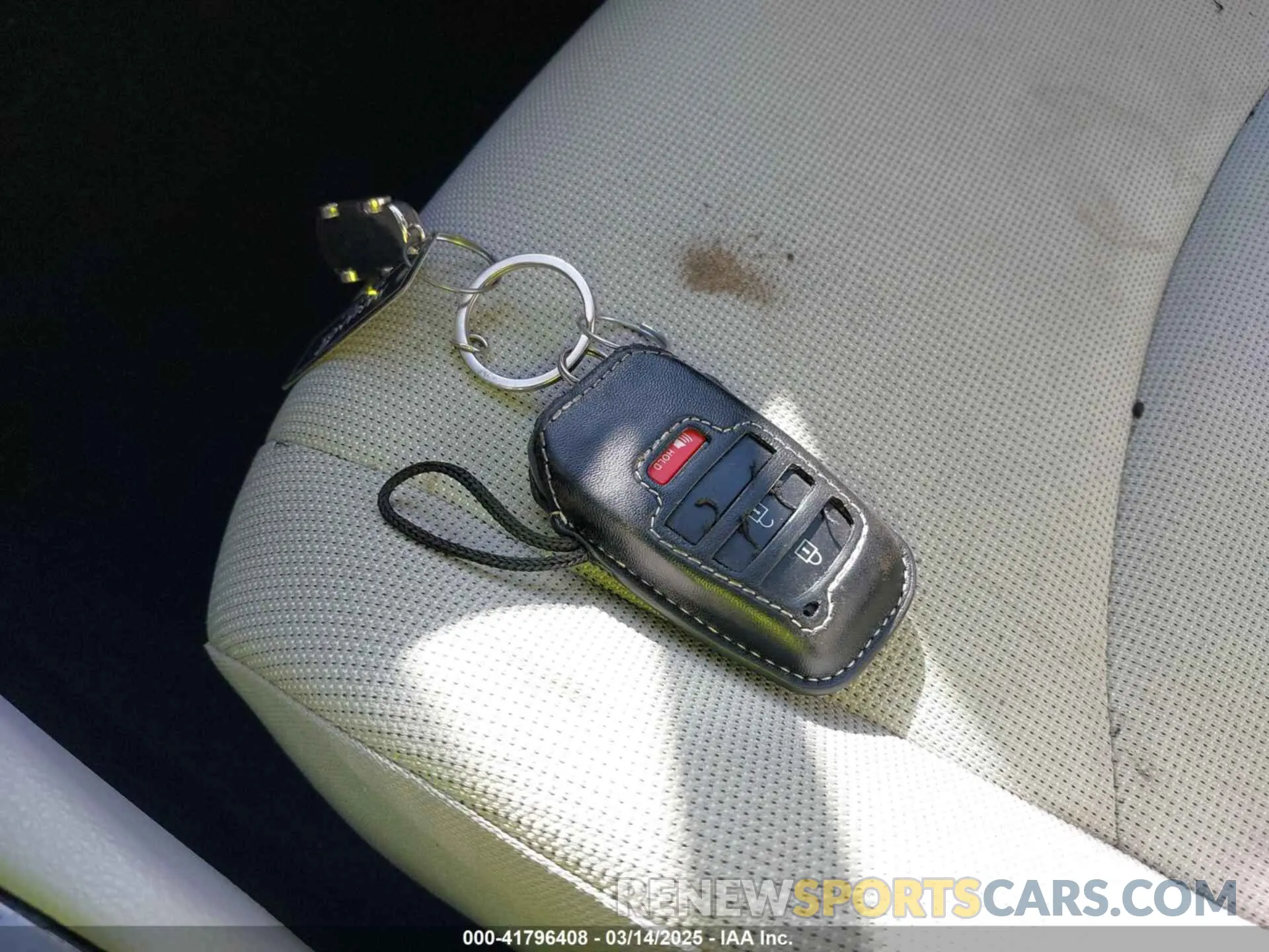 11 Photograph of a damaged car 7MUCAABG7NV013235 TOYOTA COROLLA CROSS 2022