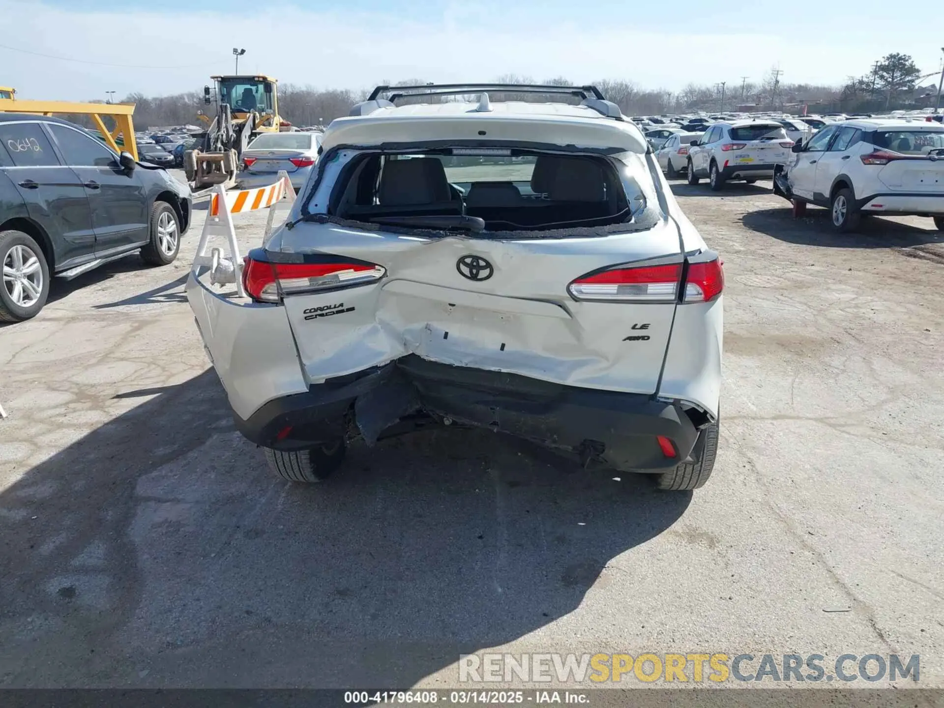 17 Photograph of a damaged car 7MUCAABG7NV013235 TOYOTA COROLLA CROSS 2022