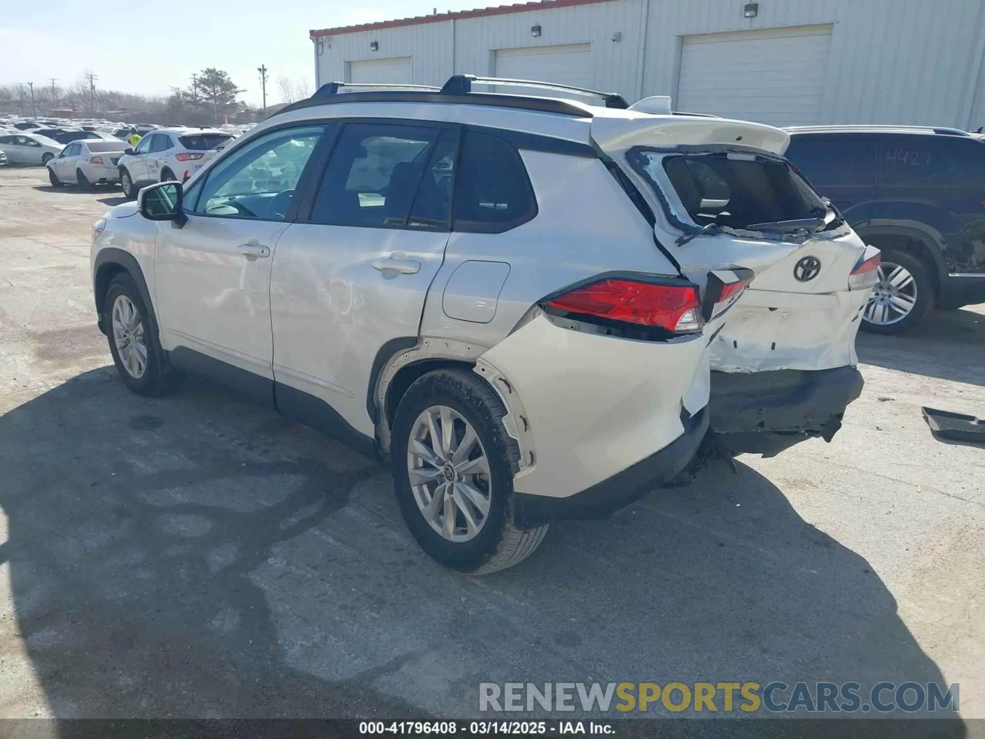 3 Photograph of a damaged car 7MUCAABG7NV013235 TOYOTA COROLLA CROSS 2022
