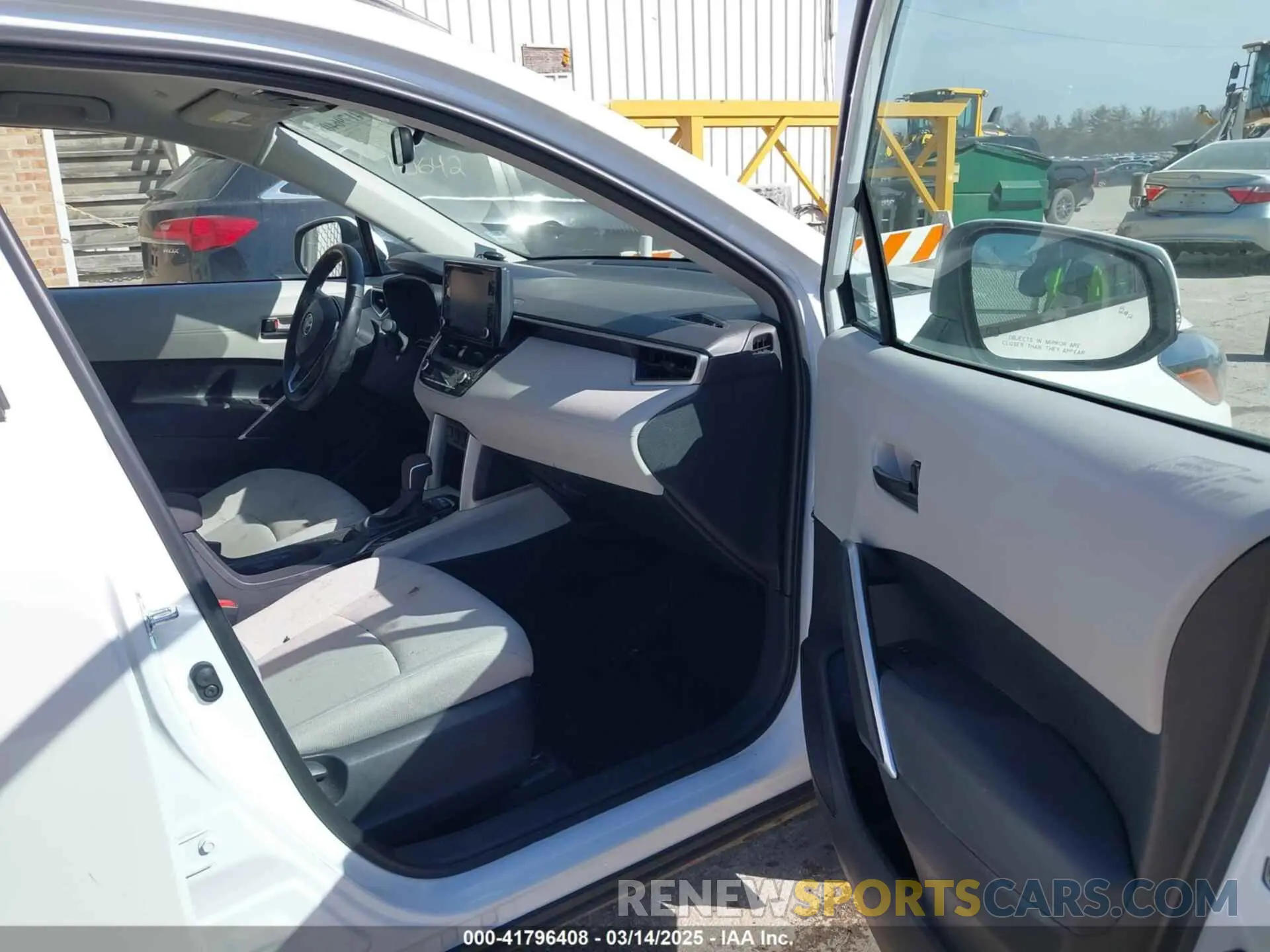 5 Photograph of a damaged car 7MUCAABG7NV013235 TOYOTA COROLLA CROSS 2022