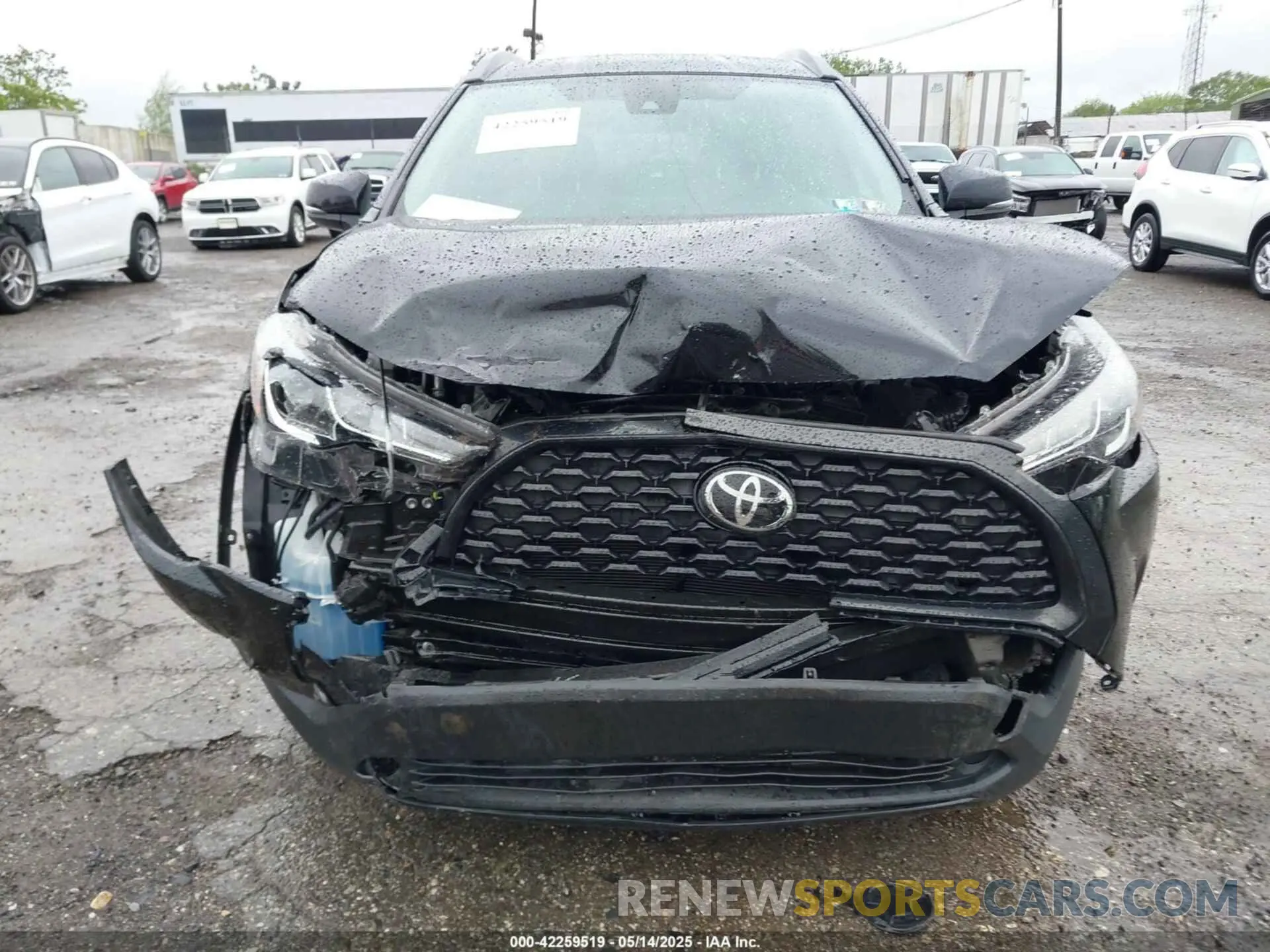 11 Photograph of a damaged car 7MUCAABG8NV004527 TOYOTA COROLLA CROSS 2022