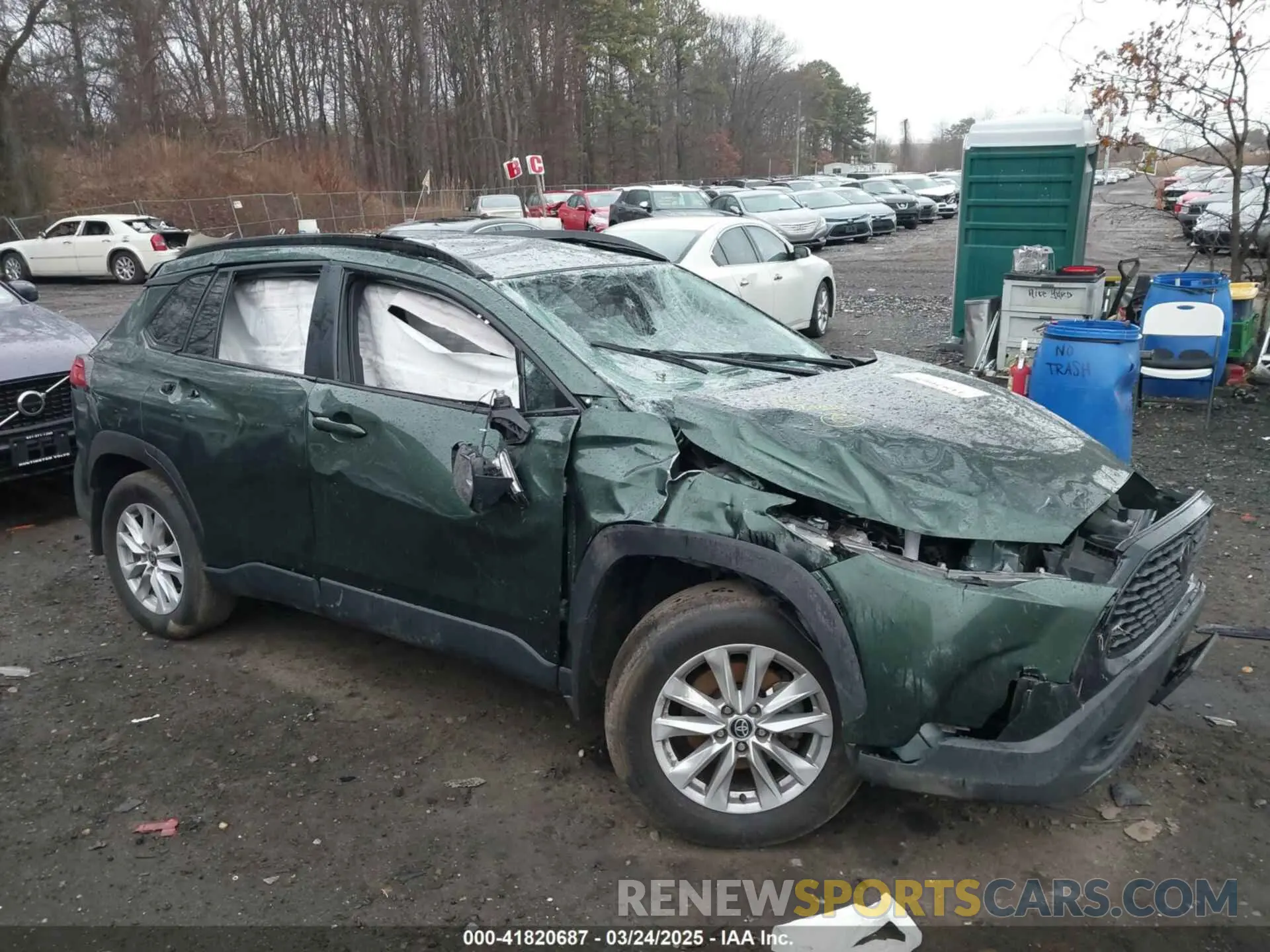 12 Photograph of a damaged car 7MUCAABG8NV030299 TOYOTA COROLLA CROSS 2022