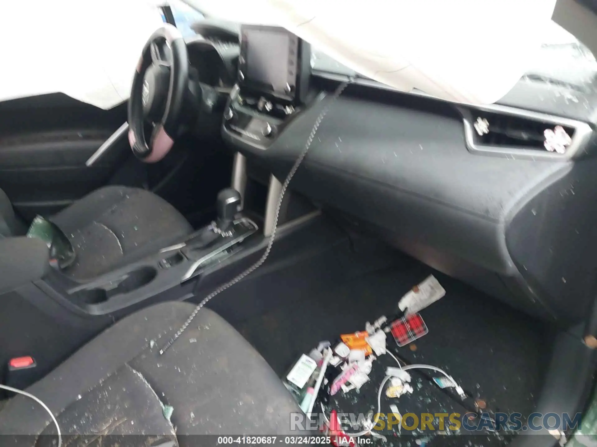5 Photograph of a damaged car 7MUCAABG8NV030299 TOYOTA COROLLA CROSS 2022