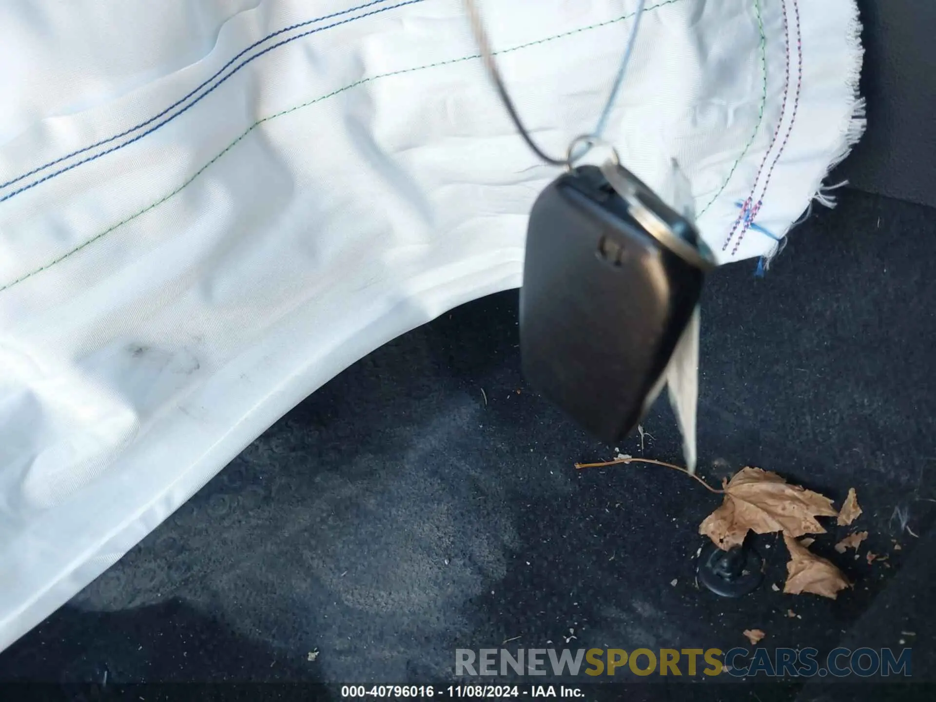 11 Photograph of a damaged car 7MUCAABG9NV018940 TOYOTA COROLLA CROSS 2022