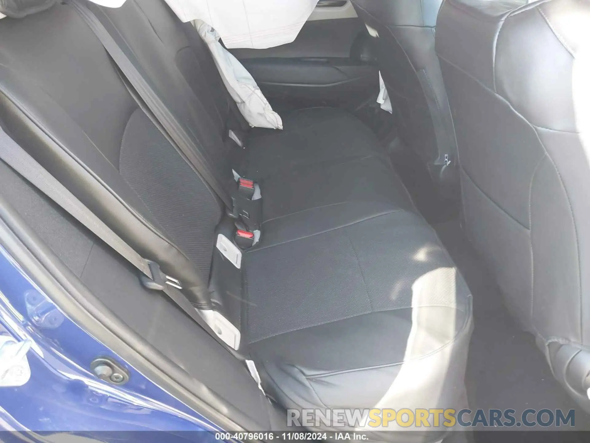 8 Photograph of a damaged car 7MUCAABG9NV018940 TOYOTA COROLLA CROSS 2022