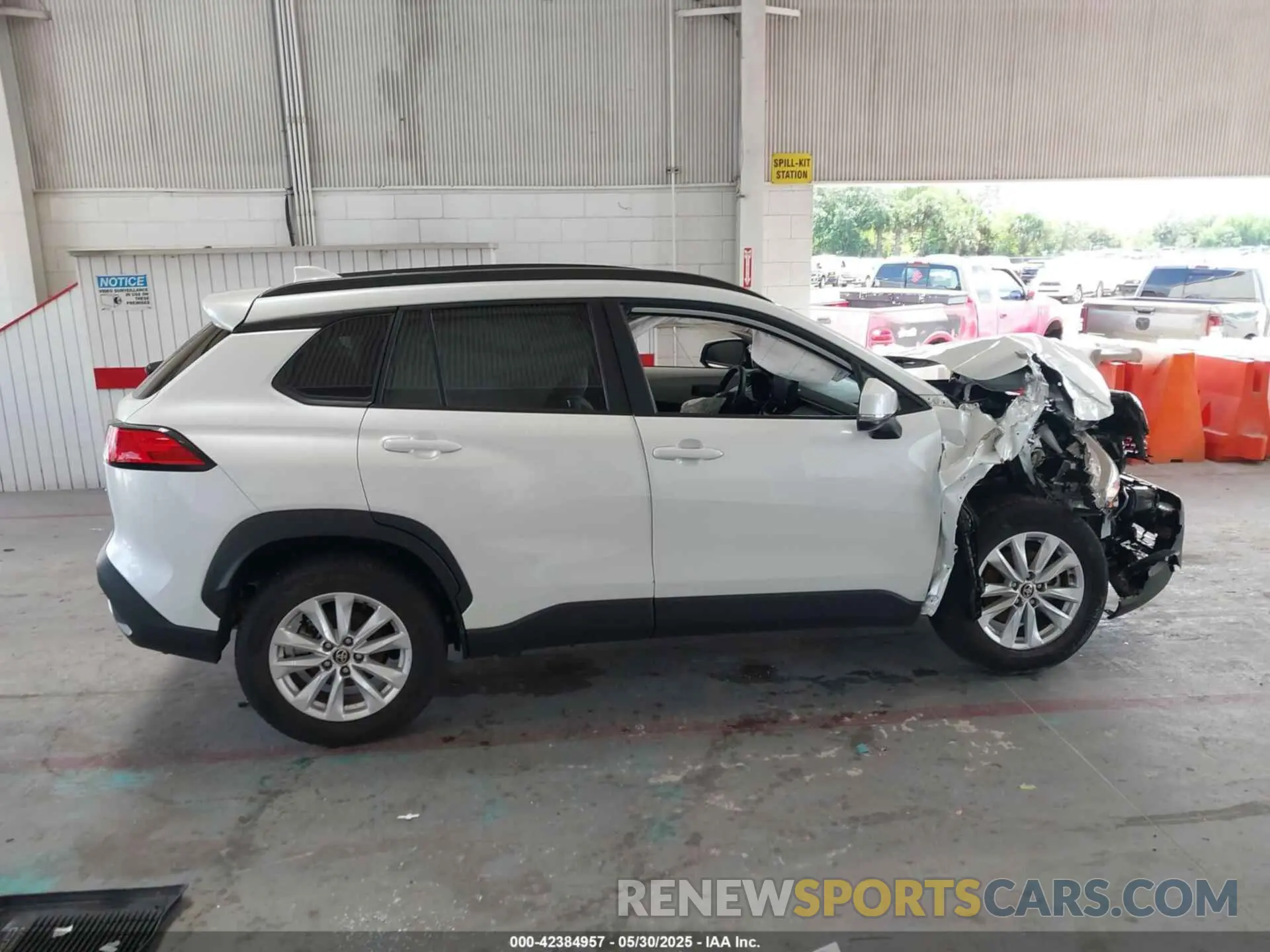 13 Photograph of a damaged car 7MUCAABGXNV026593 TOYOTA COROLLA CROSS 2022