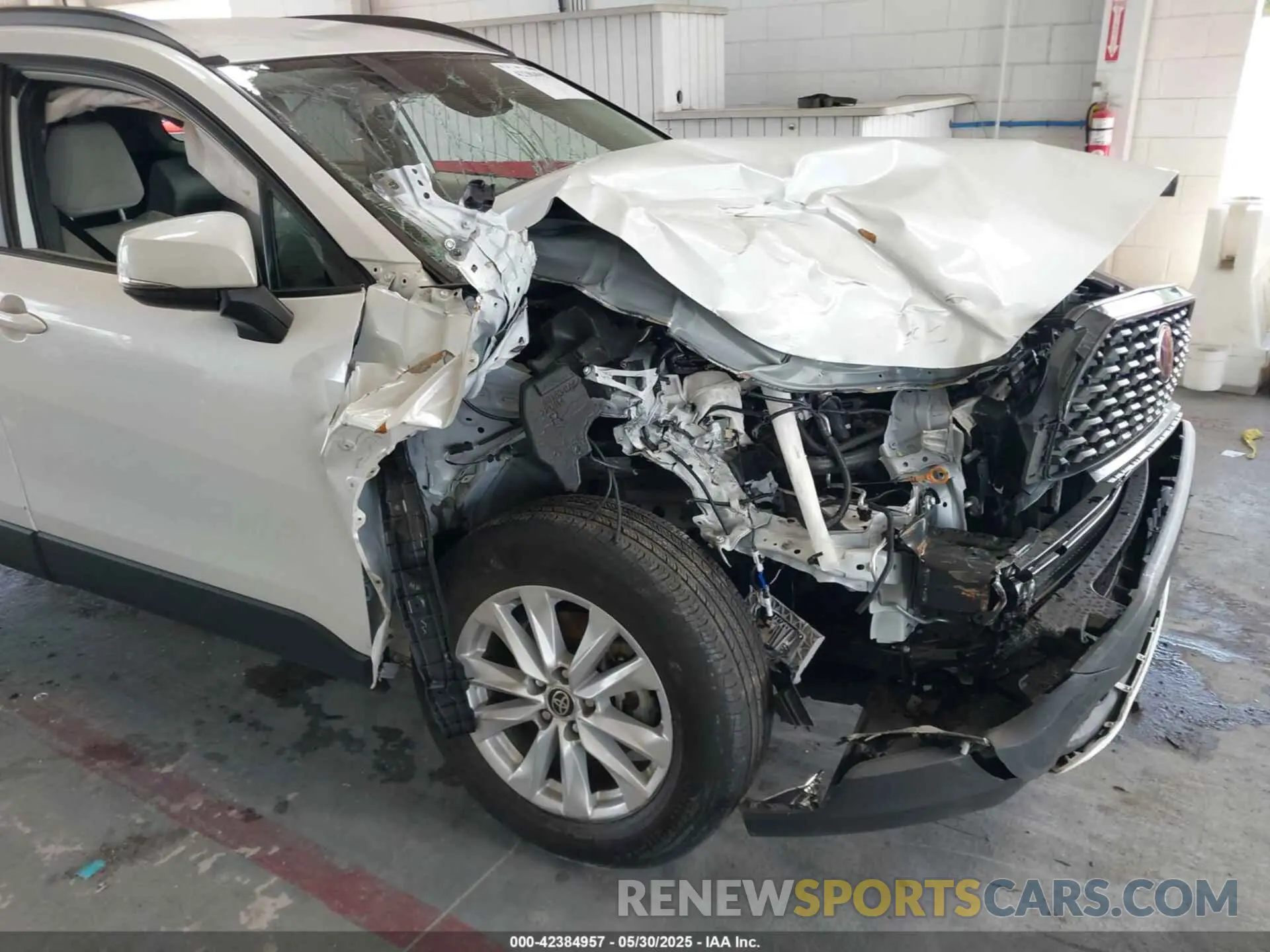 6 Photograph of a damaged car 7MUCAABGXNV026593 TOYOTA COROLLA CROSS 2022